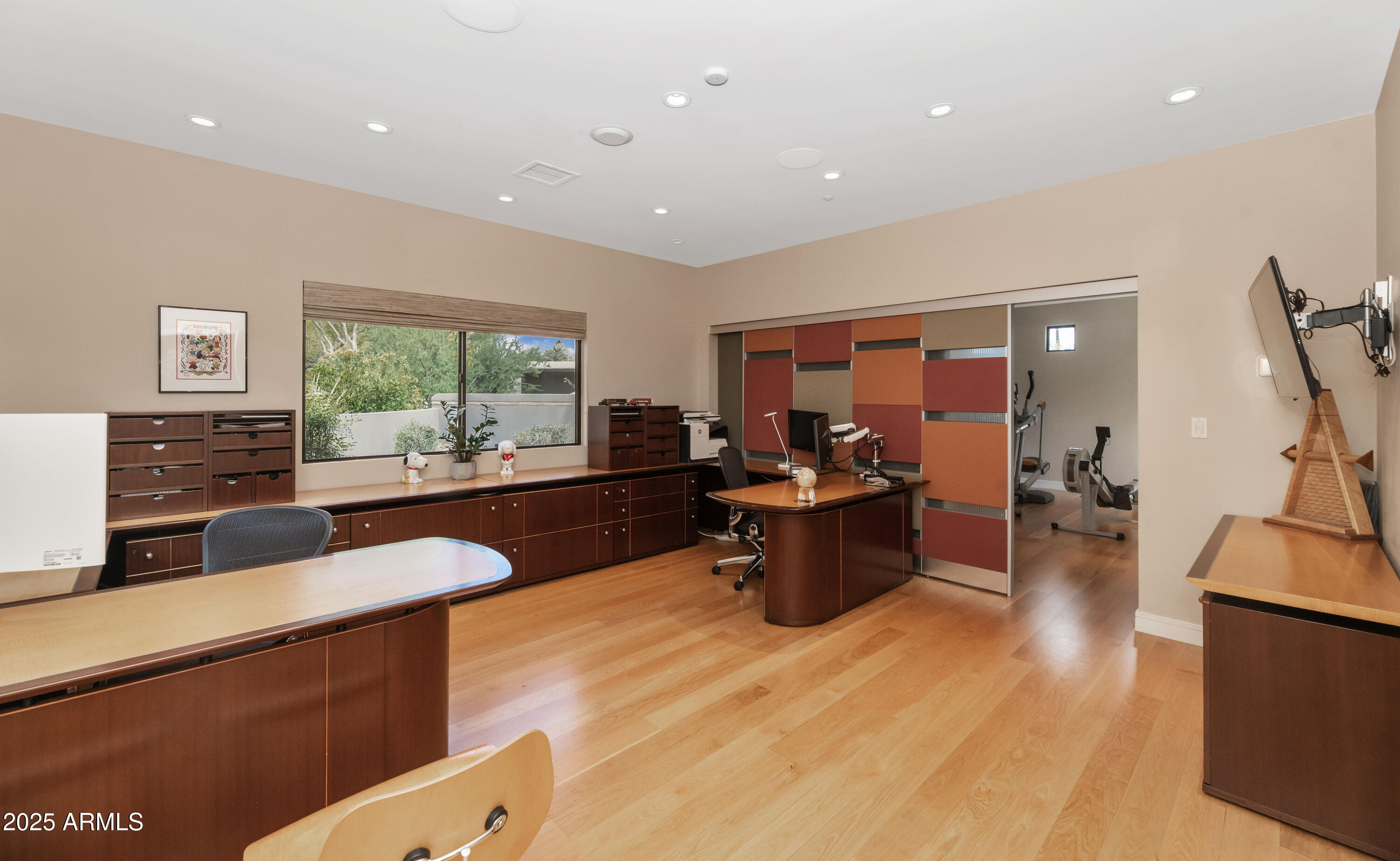 9829 N 49TH Place