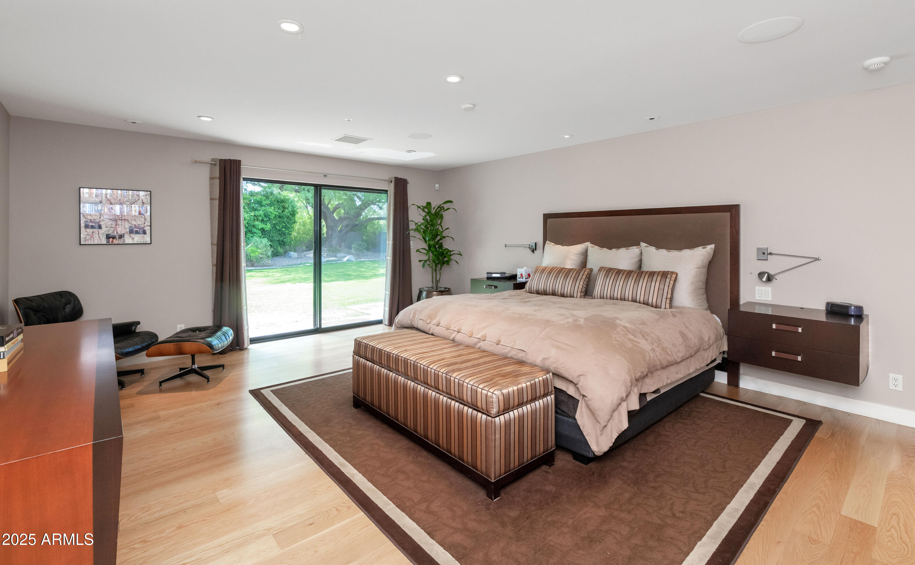 9829 N 49TH Place