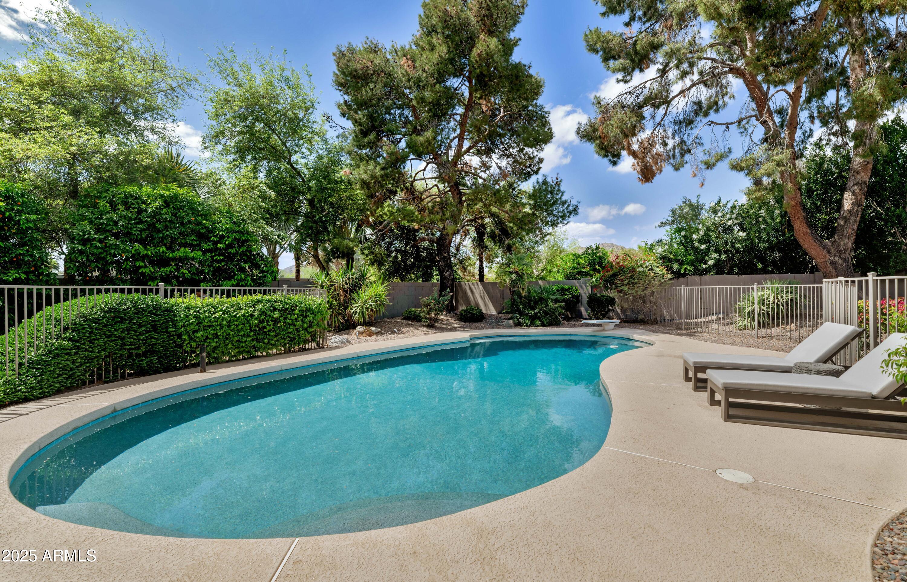 9829 N 49TH Place