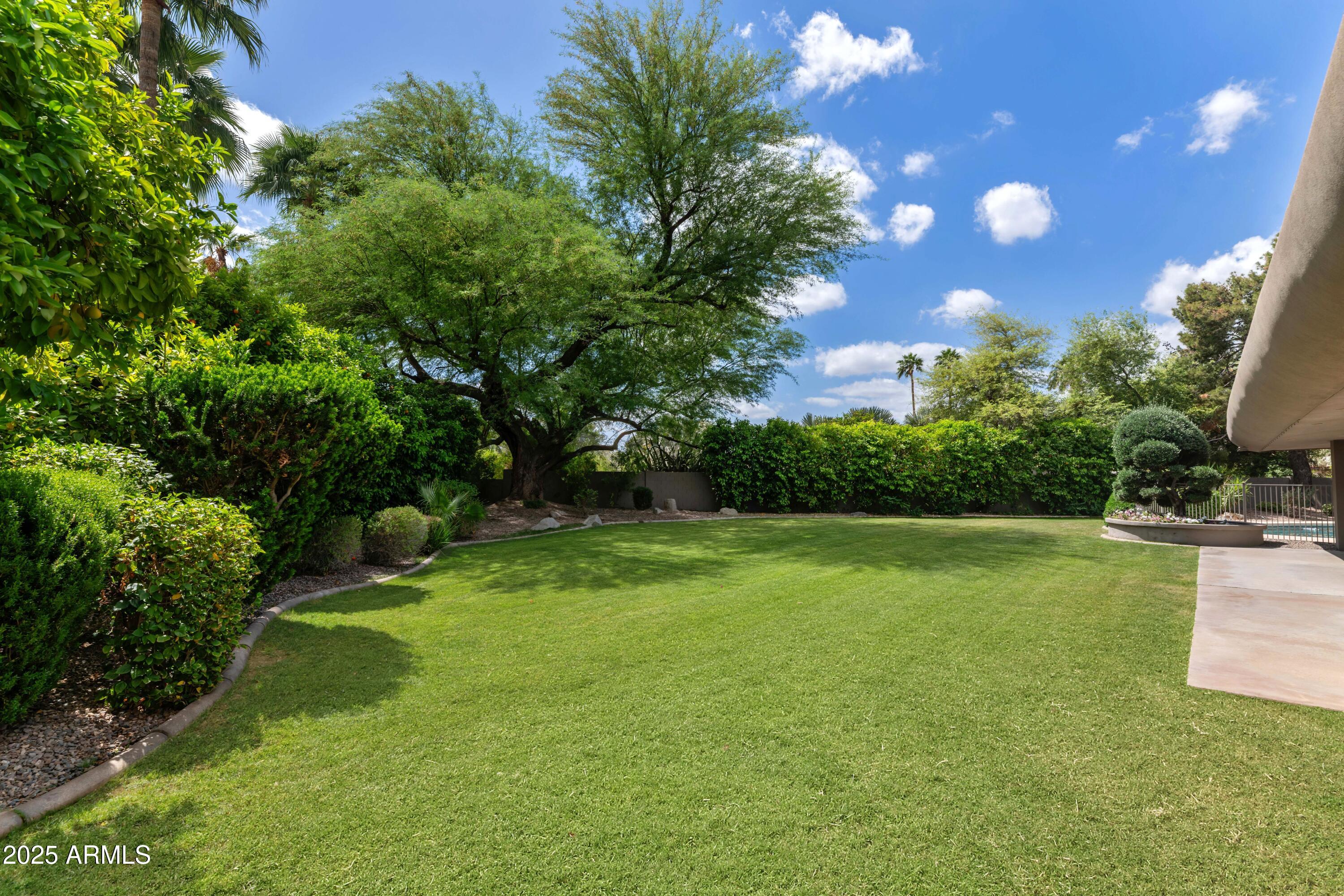 9829 N 49TH Place