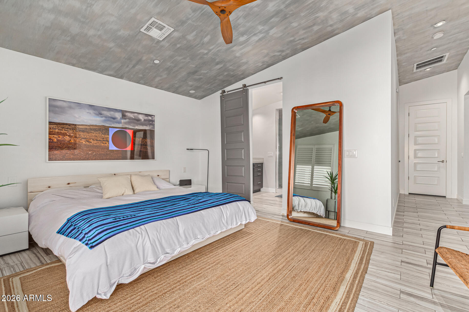 8302 E HEATHERBRAE Drive