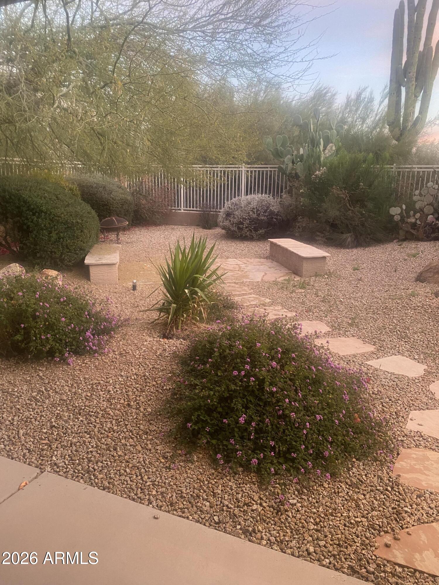 4439 E RED RANGE Way