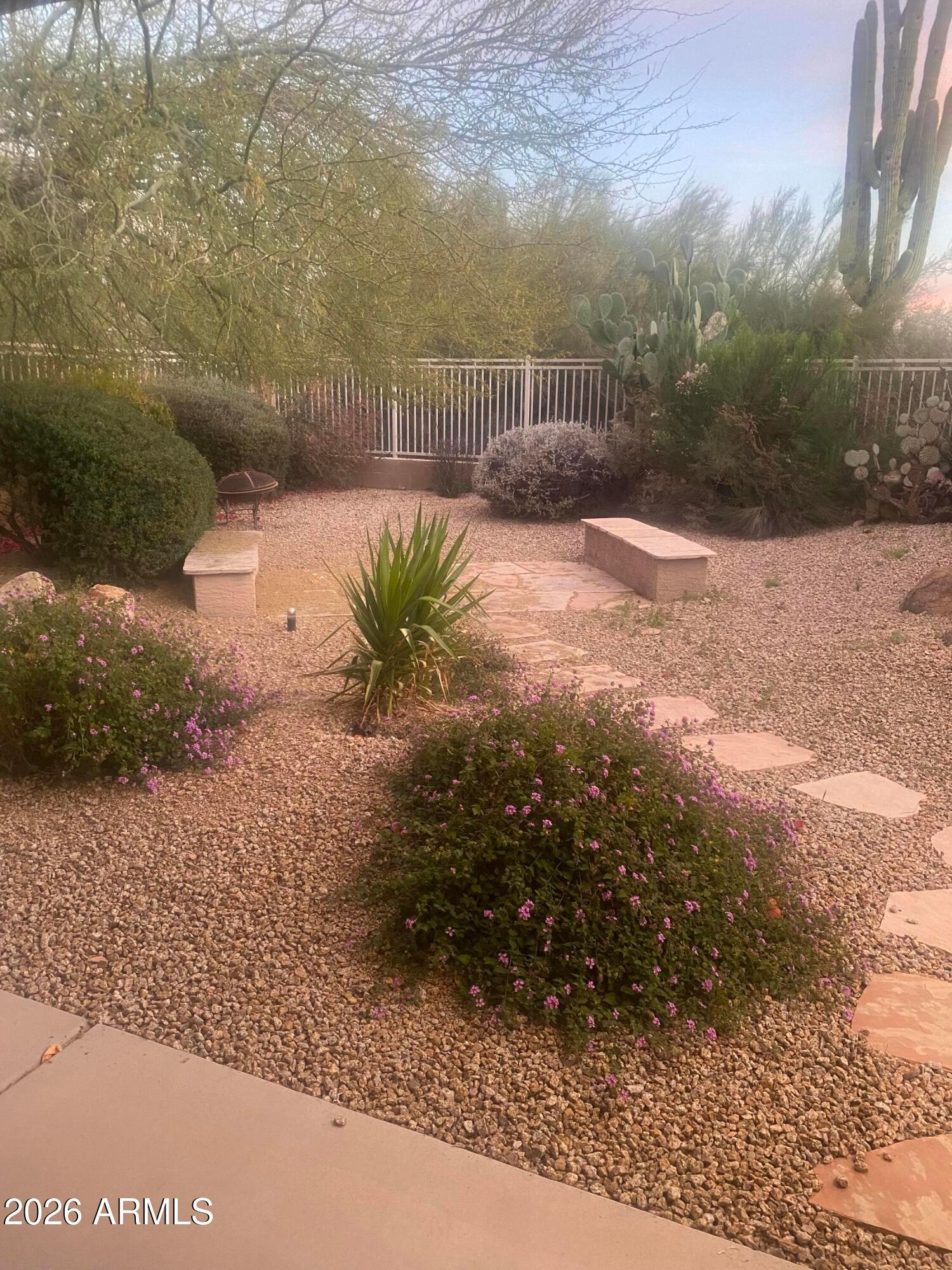 4439 E RED RANGE Way