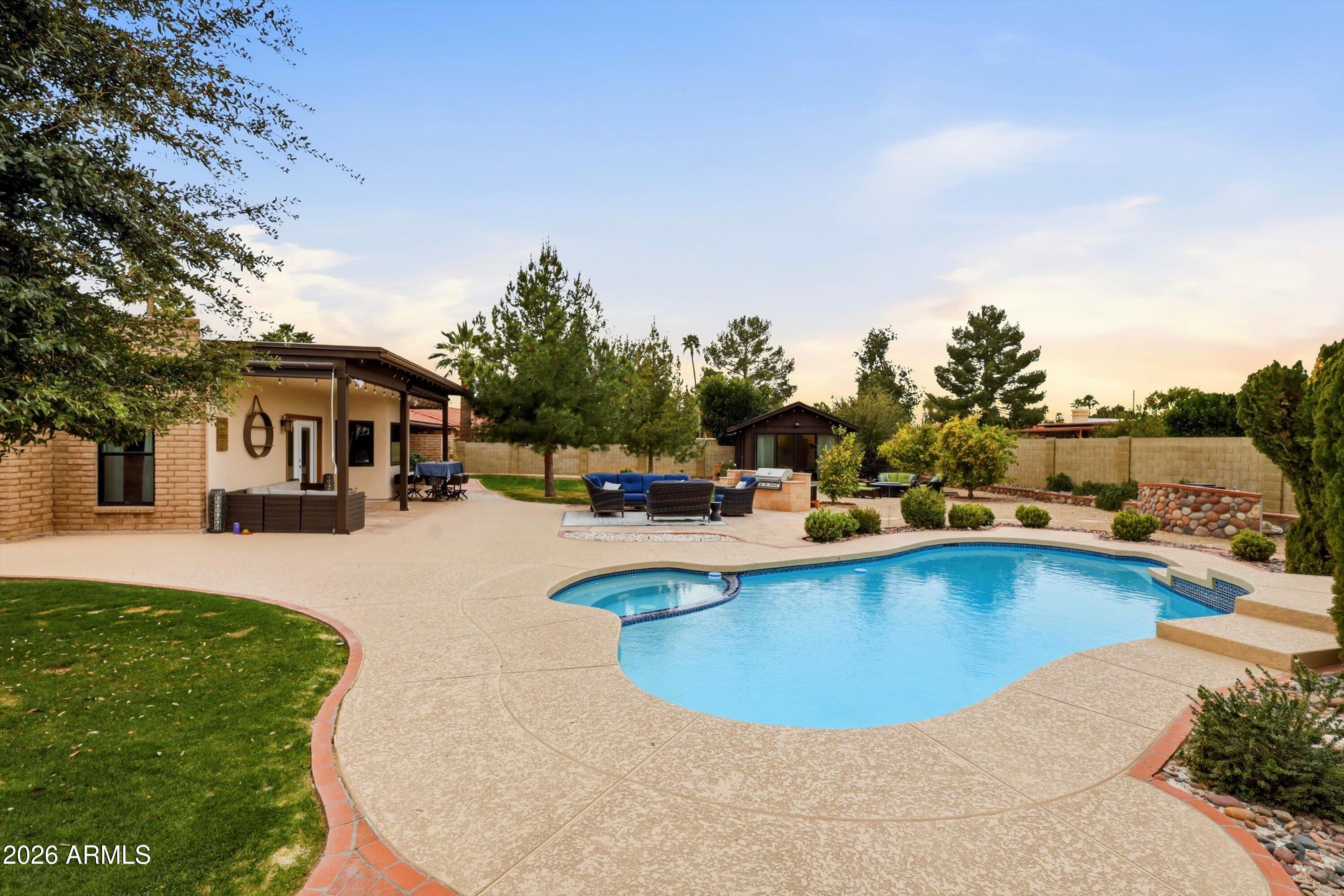 5234 E PARADISE Drive