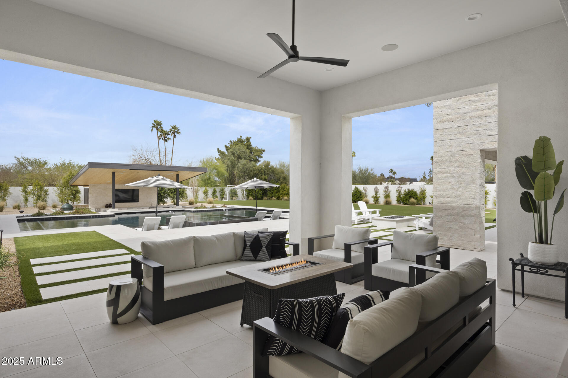 8520 E CACTUS WREN Road