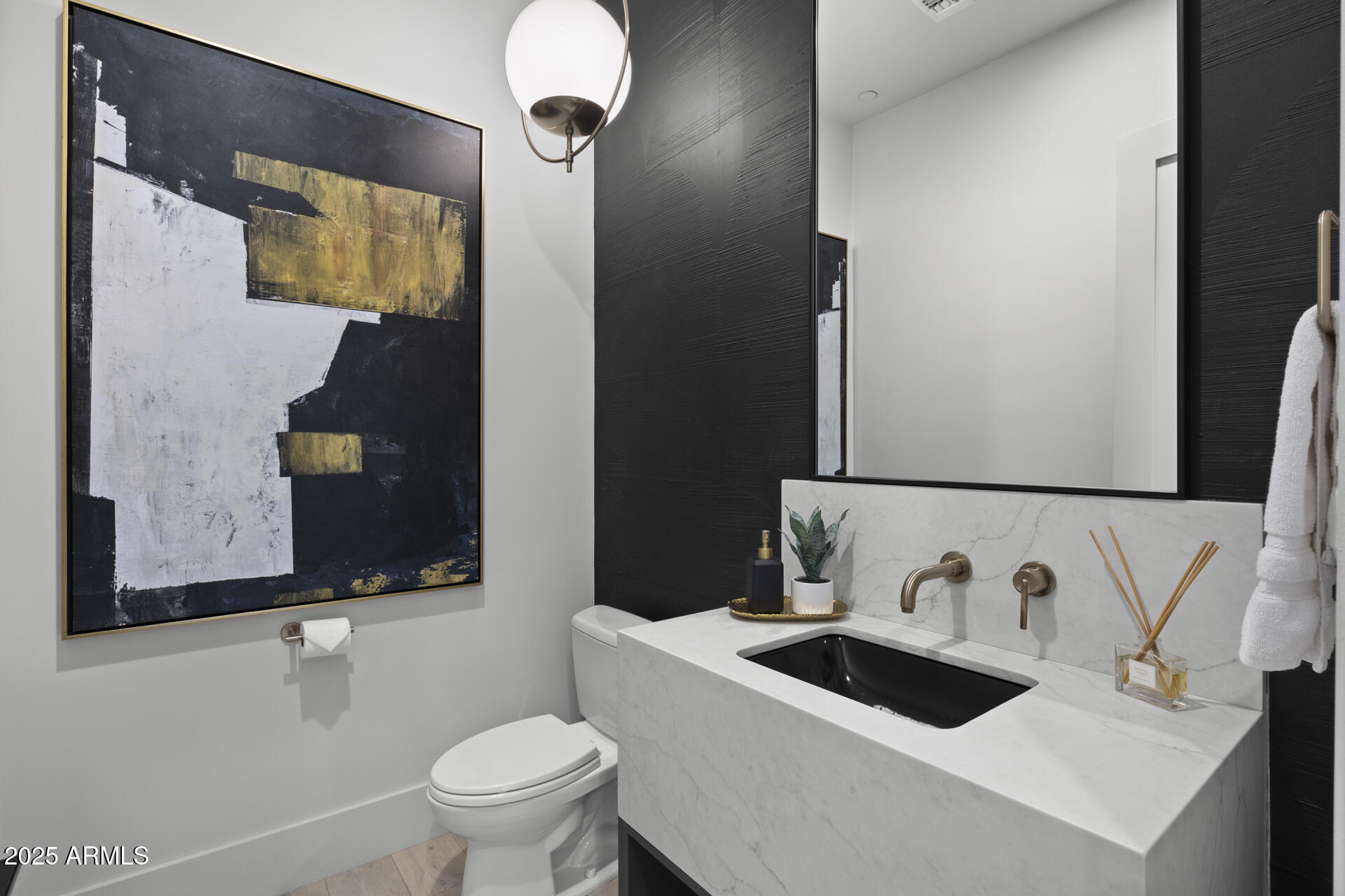 8520 E CACTUS WREN Road