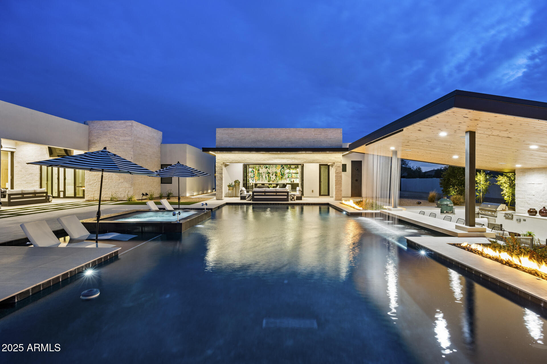 8520 E CACTUS WREN Road