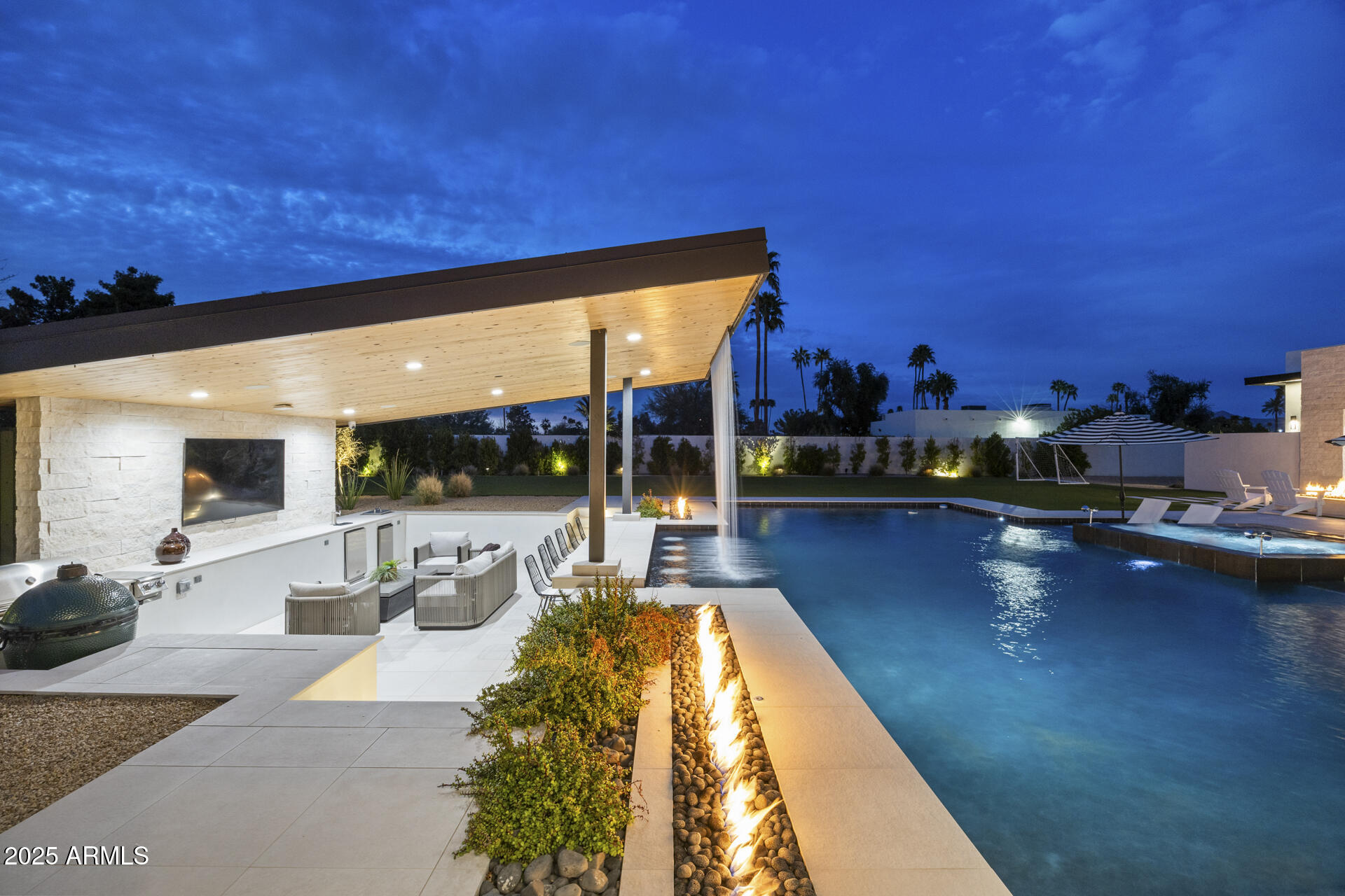 8520 E CACTUS WREN Road