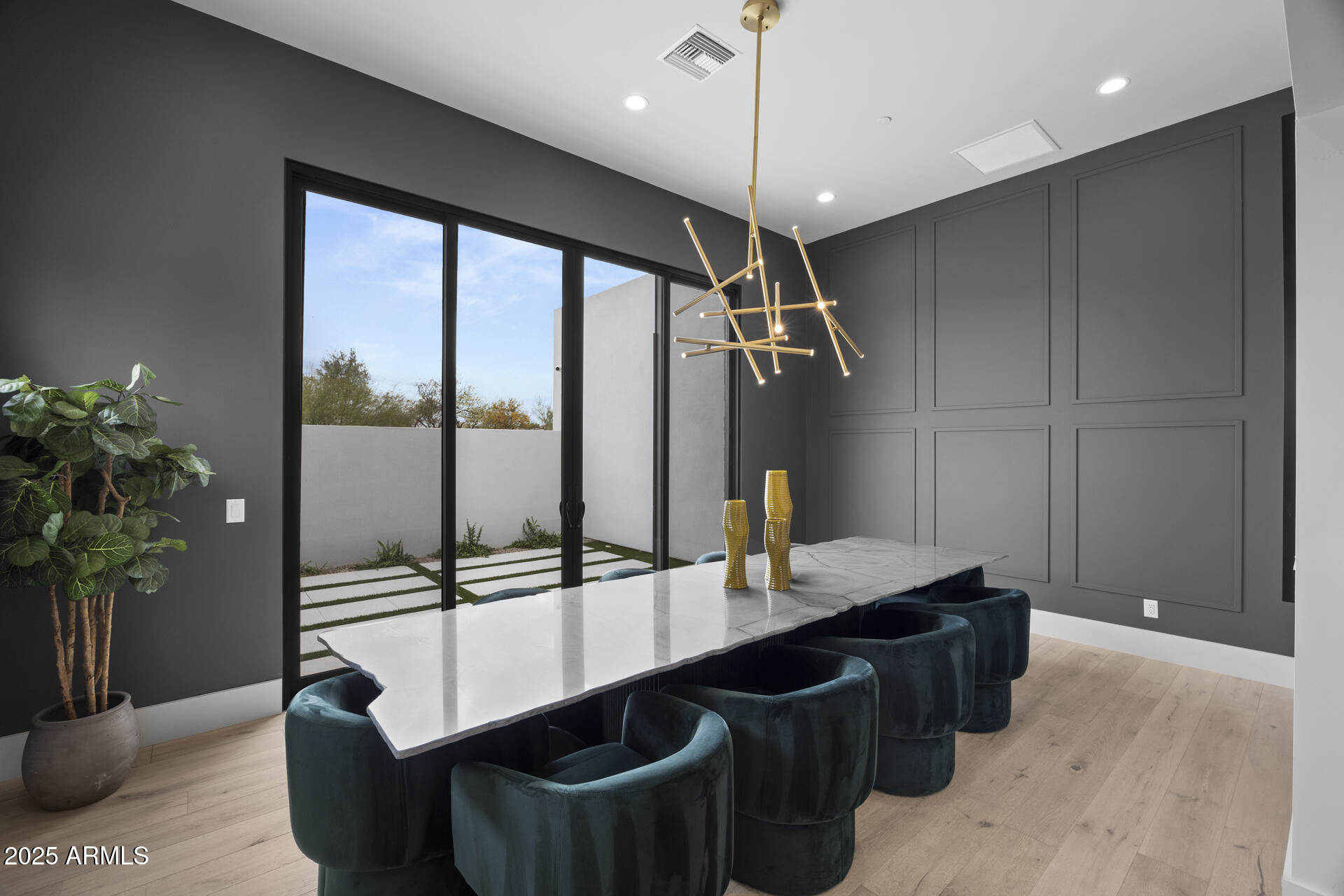 8520 E CACTUS WREN Road