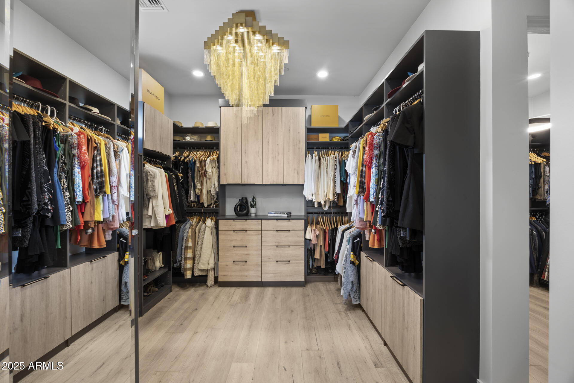 8520 E CACTUS WREN Road