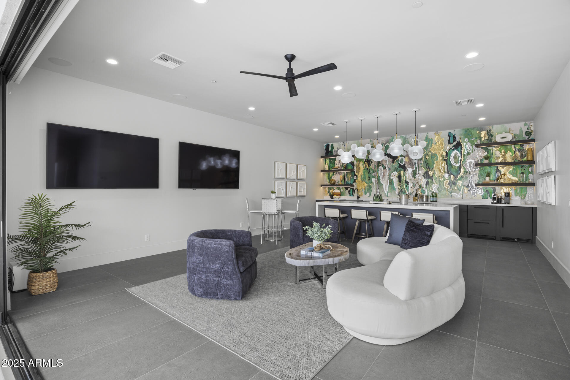 8520 E CACTUS WREN Road