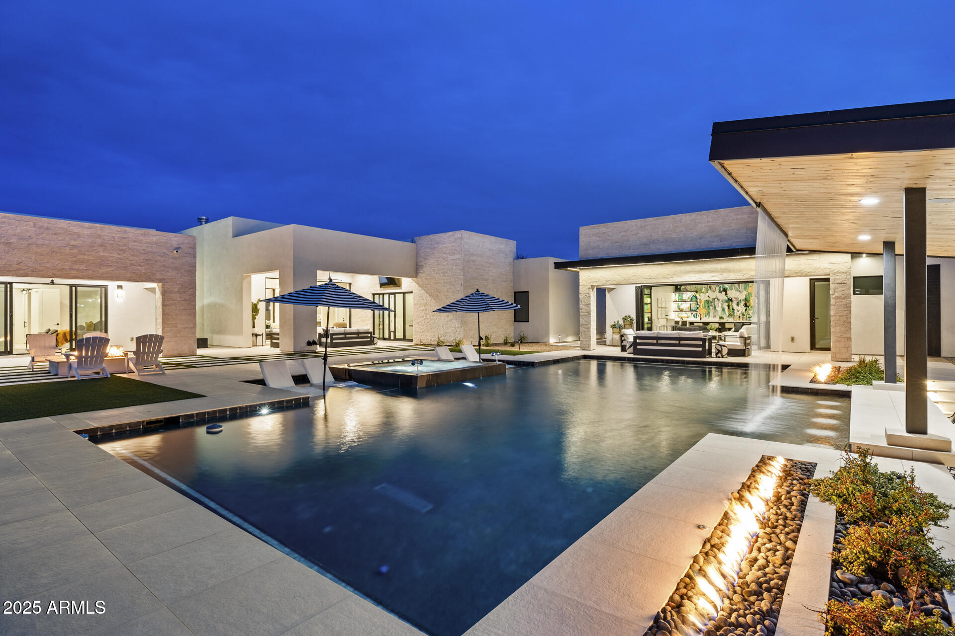 8520 E CACTUS WREN Road