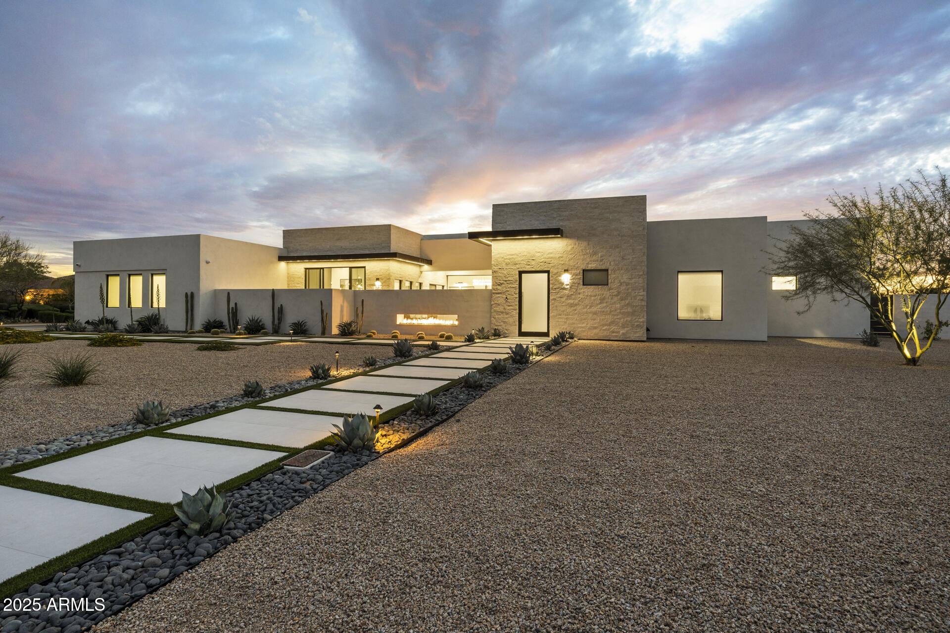 8520 E CACTUS WREN Road