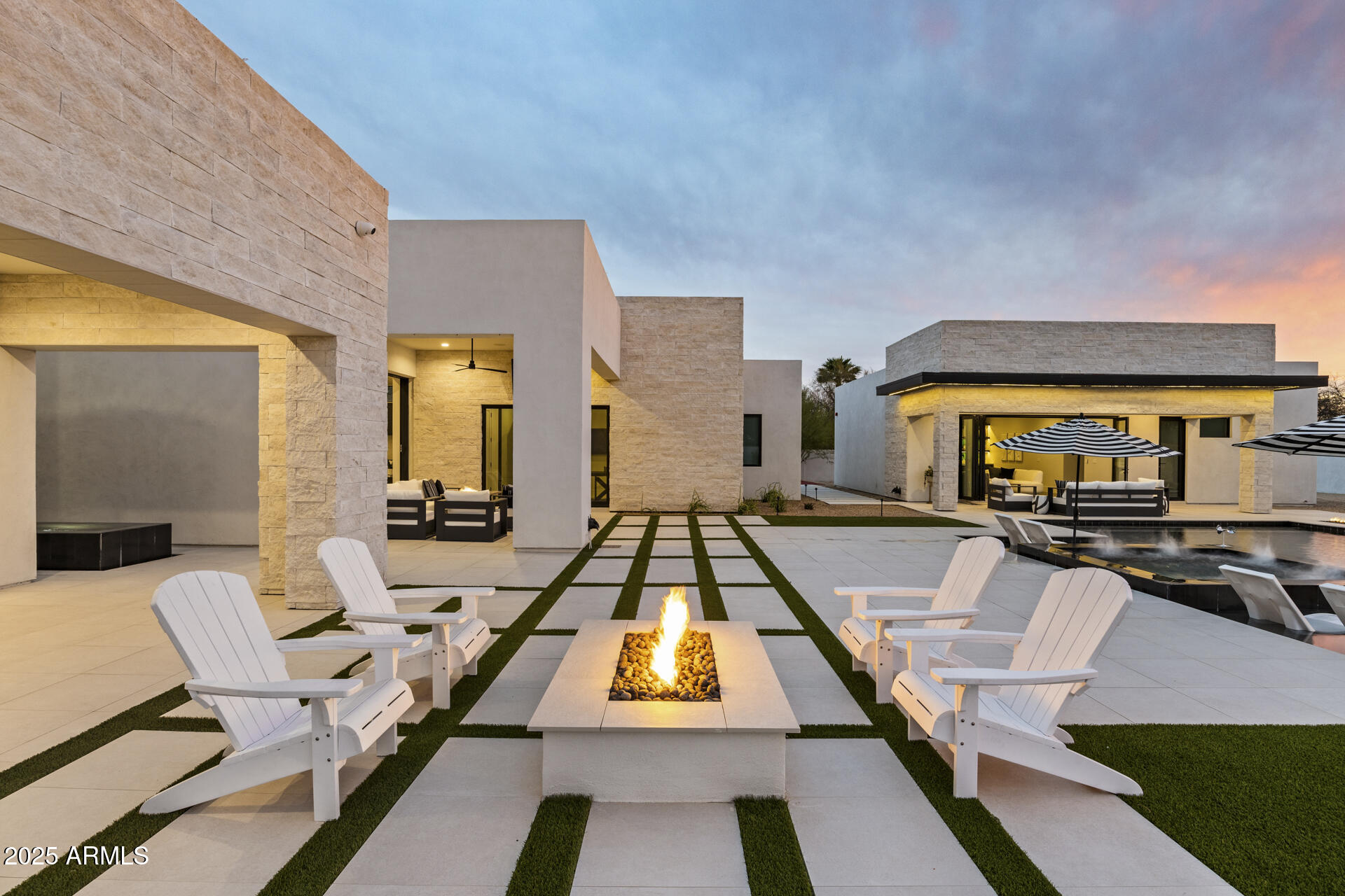 8520 E CACTUS WREN Road