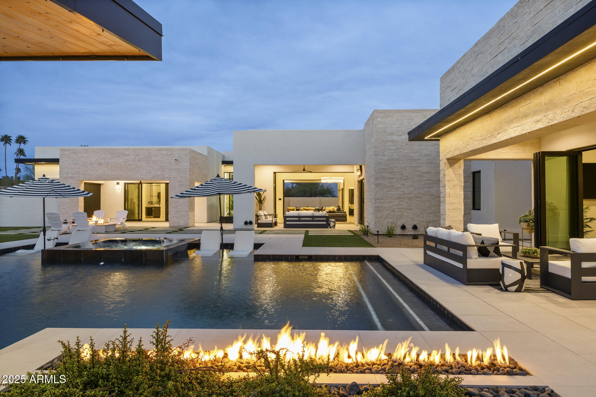 8520 E CACTUS WREN Road