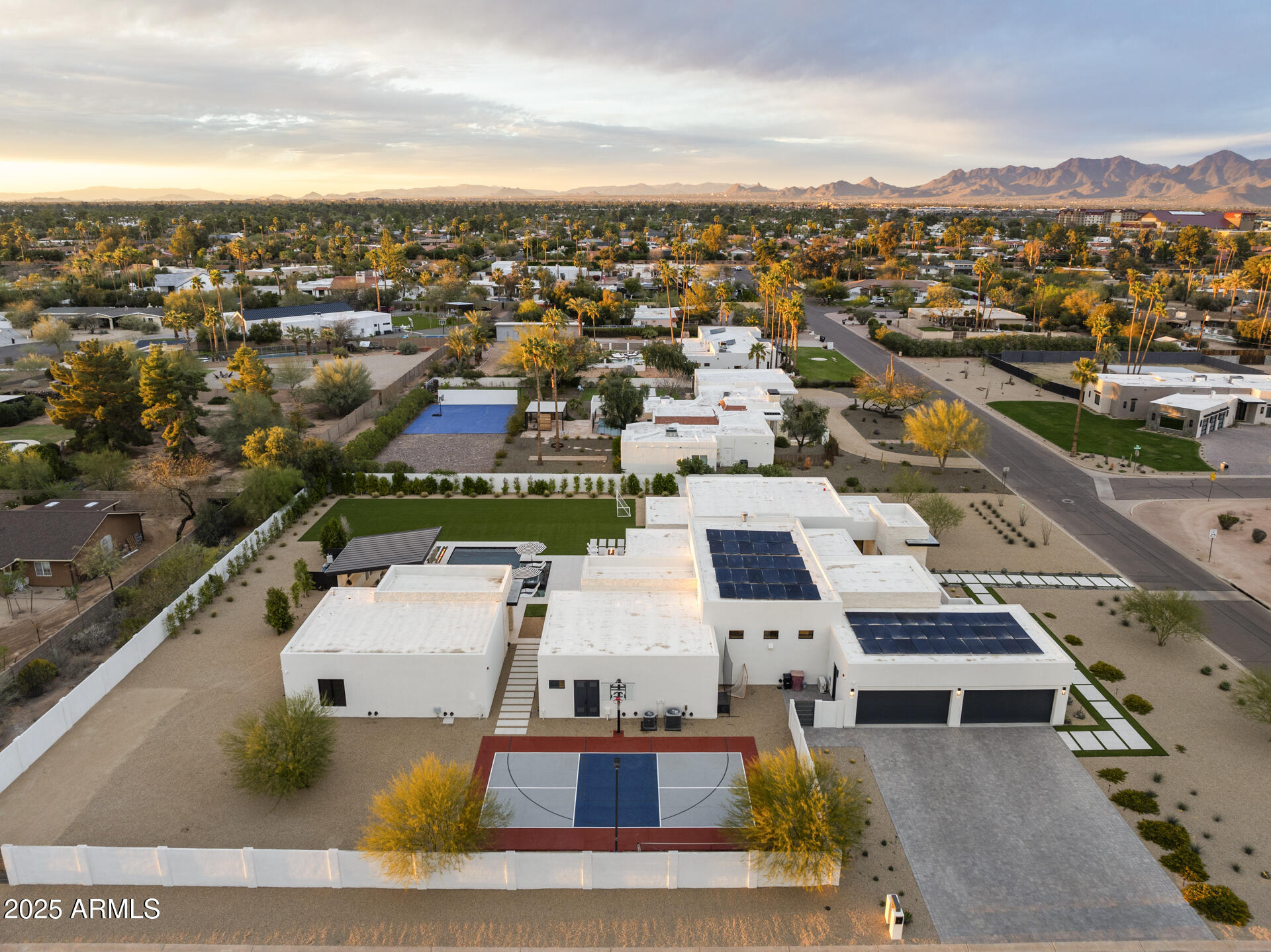 8520 E CACTUS WREN Road