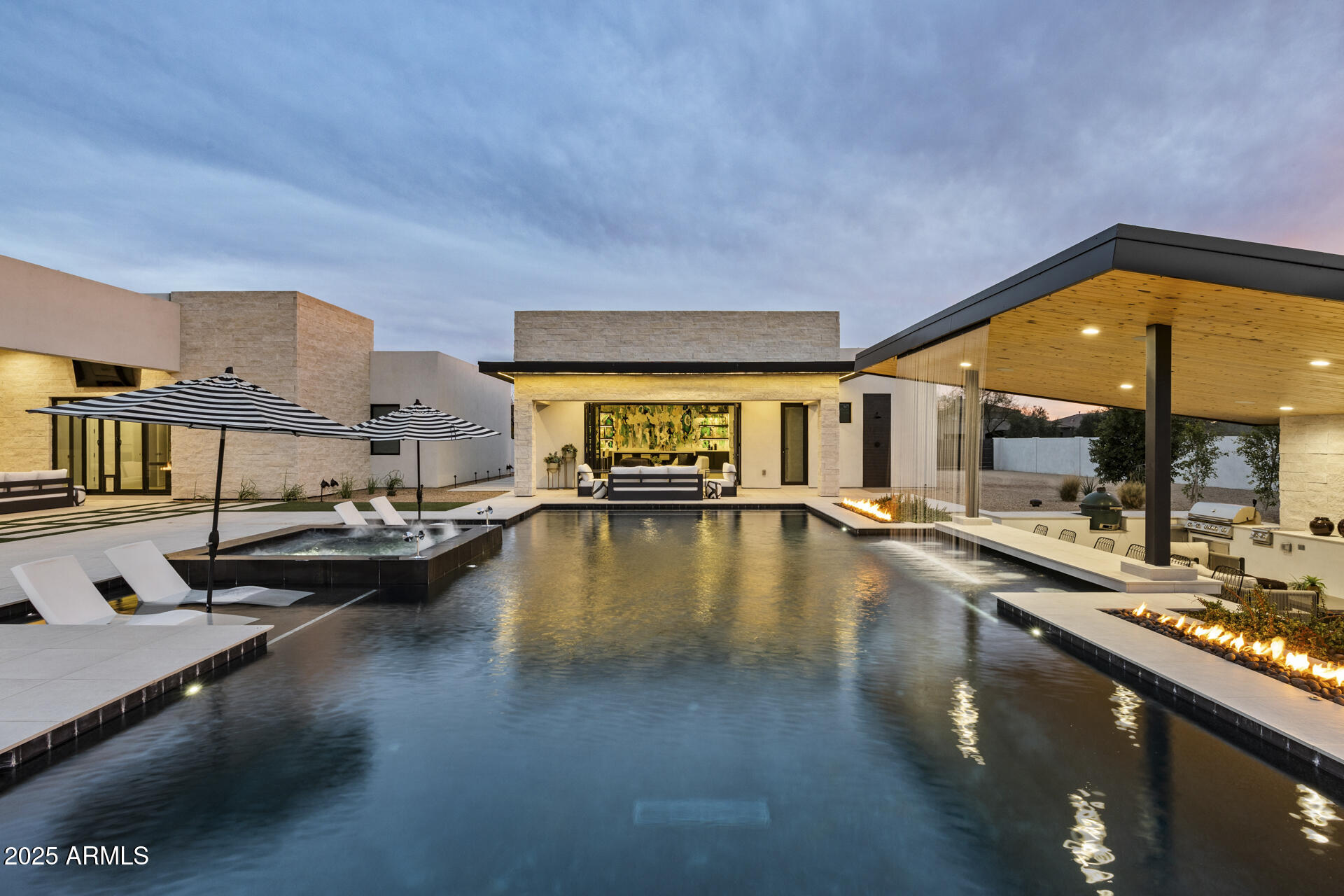 8520 E CACTUS WREN Road