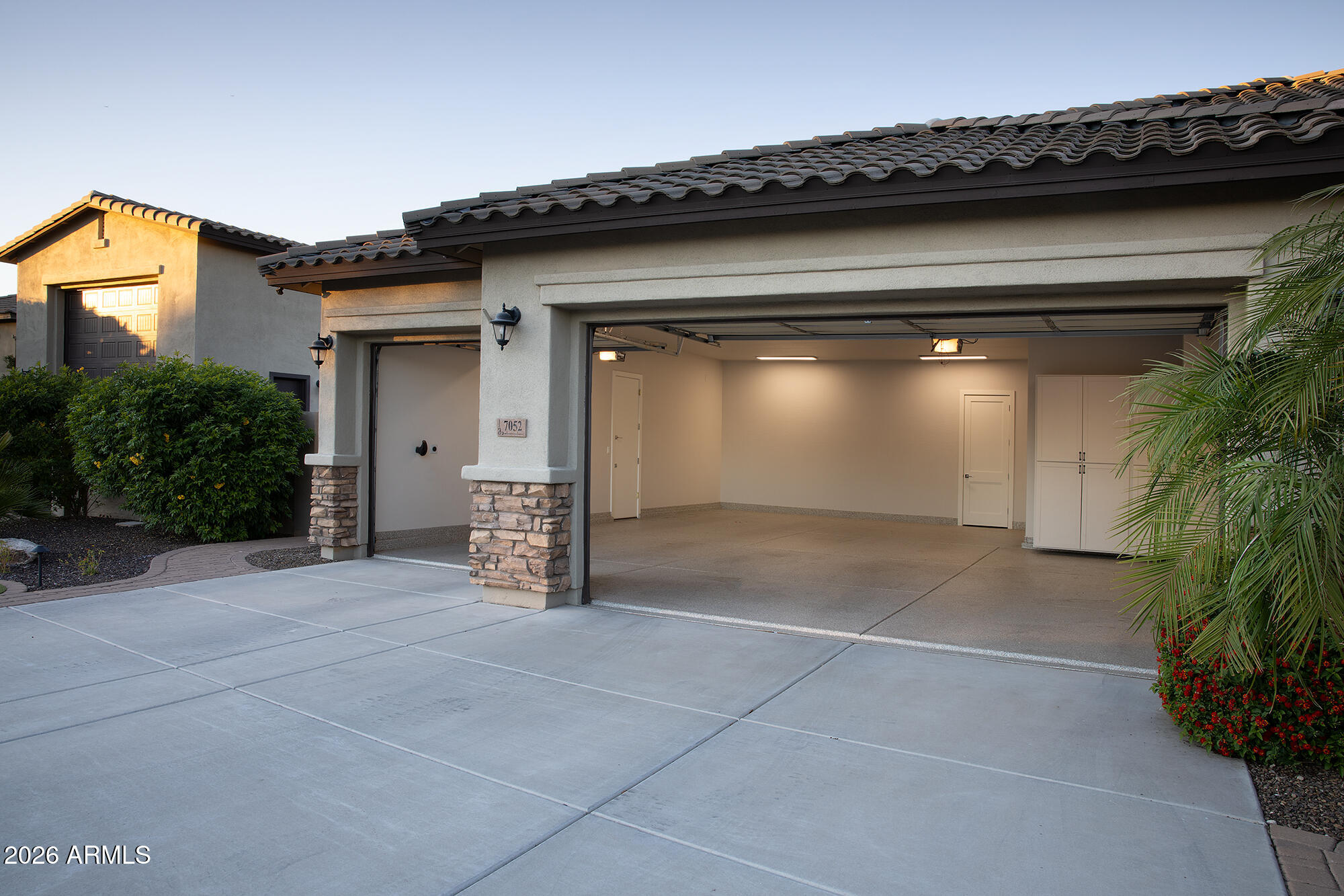 7052 E IVYGLEN Circle