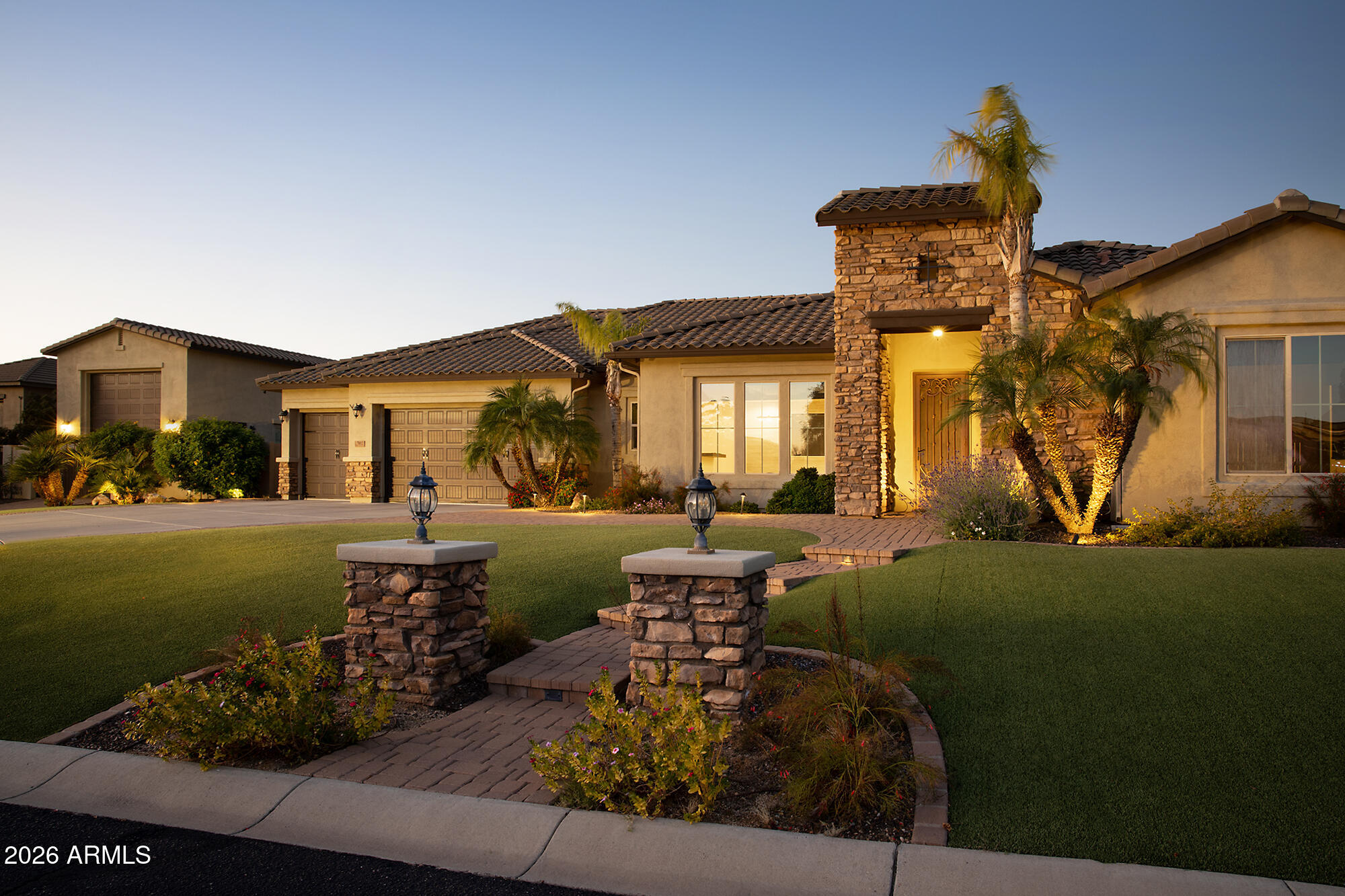 7052 E IVYGLEN Circle