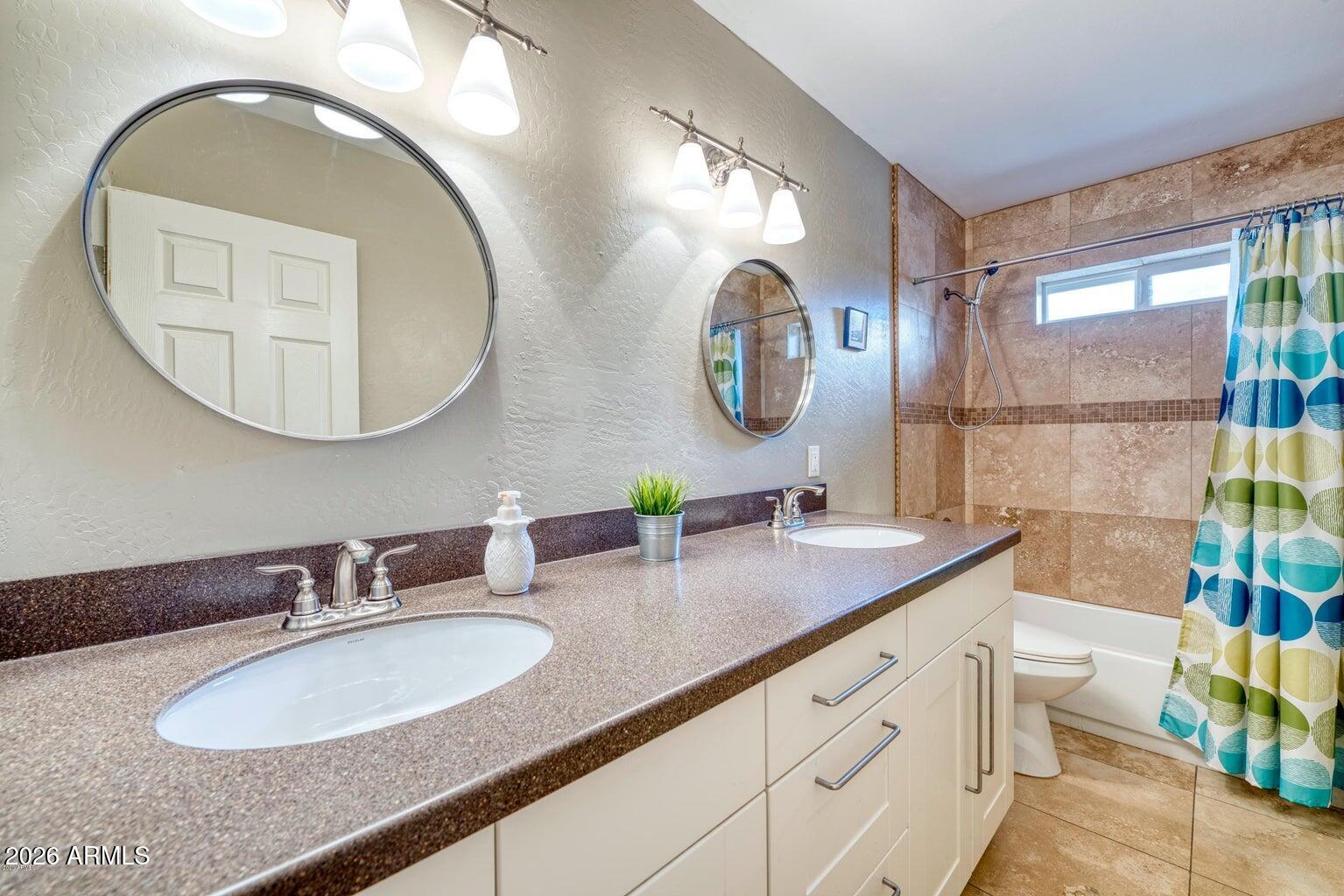 3415 E CAMELBACK Road