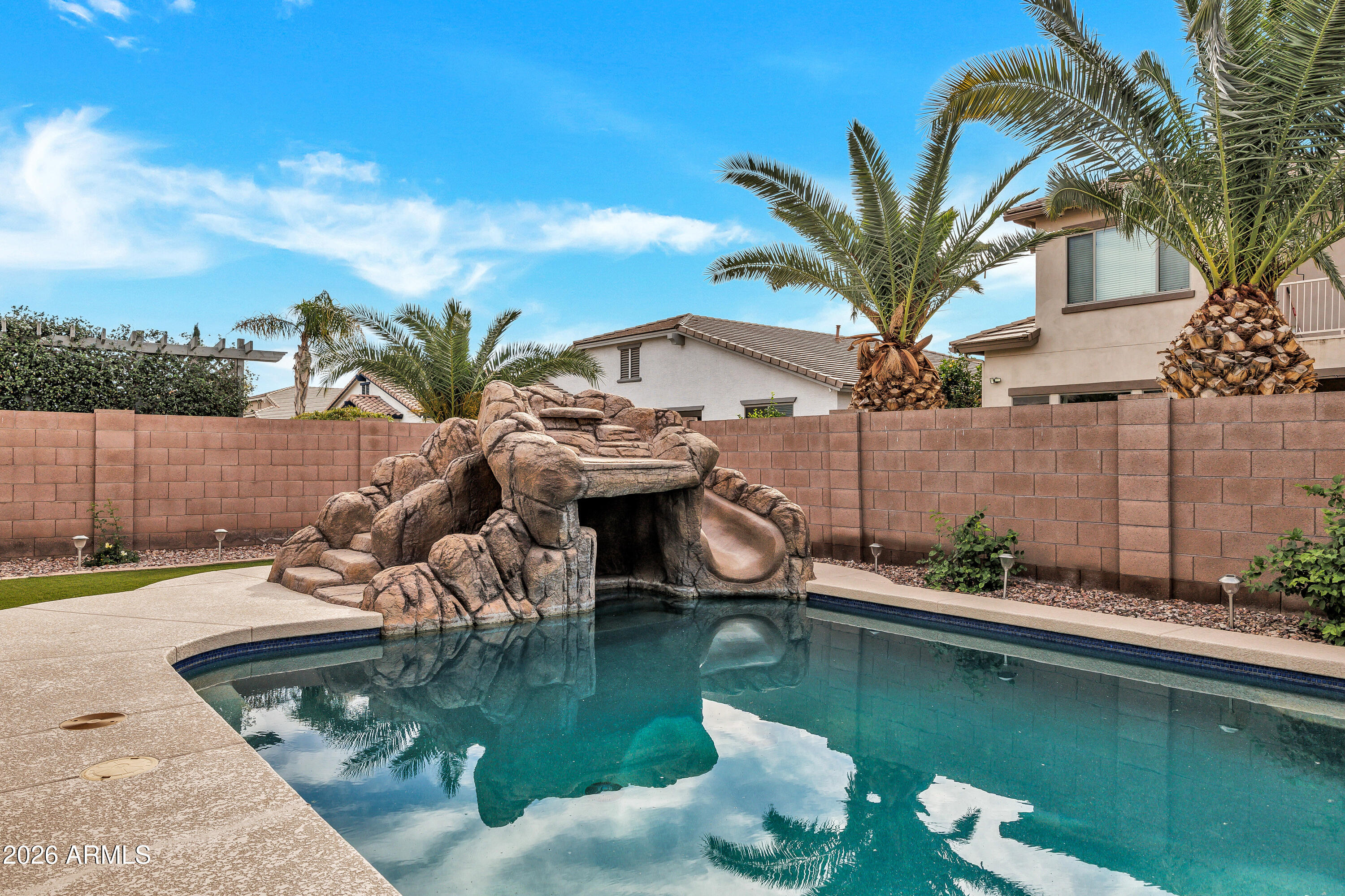 2437 E LODGEPOLE Drive