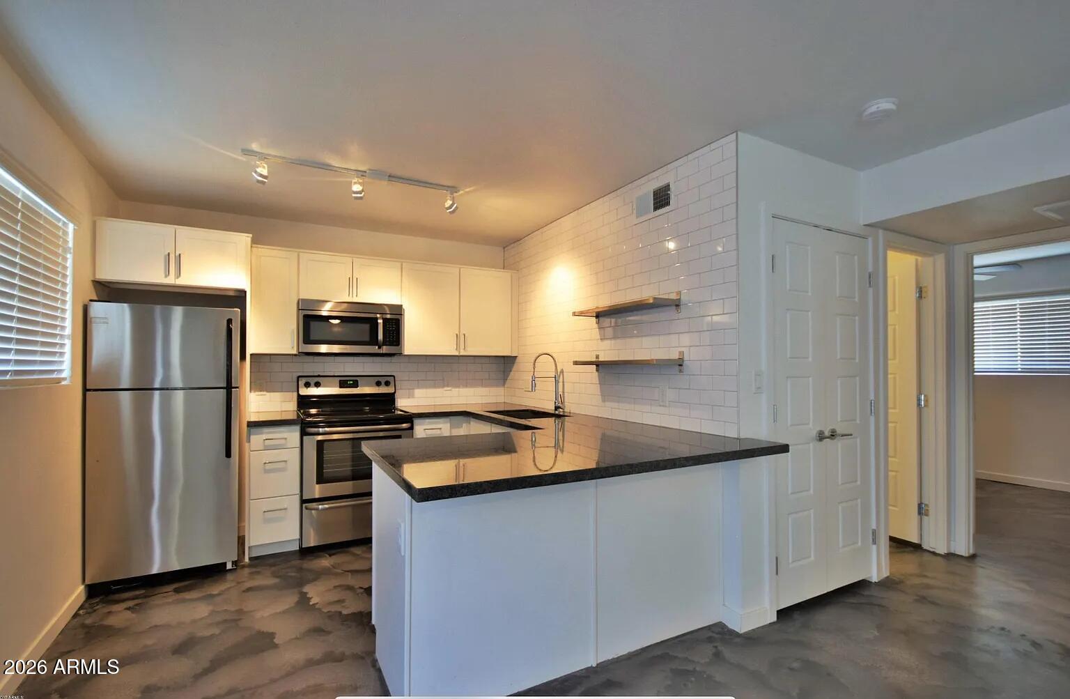 4231 N 27TH Street 10