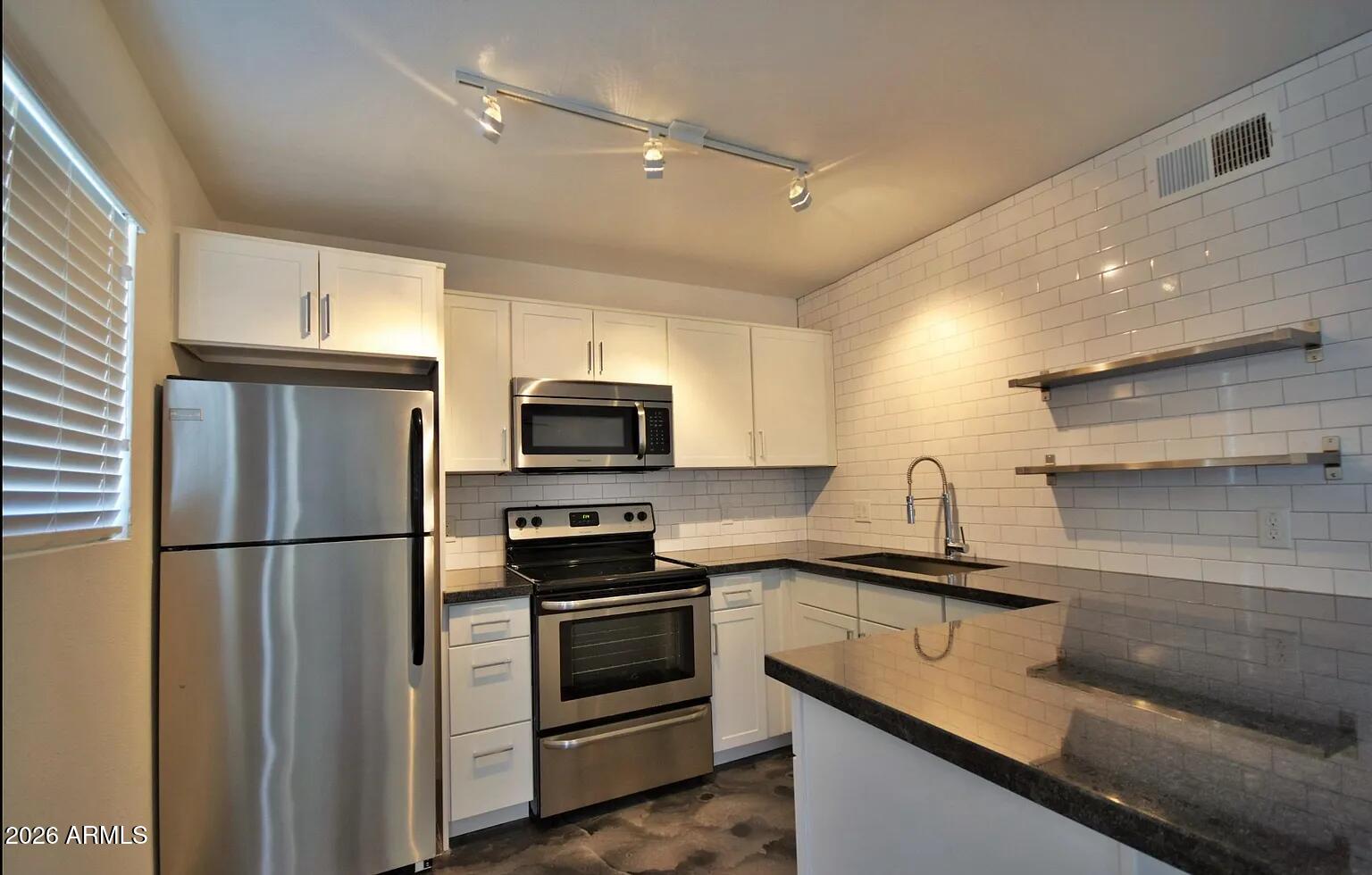 4231 N 27TH Street 10