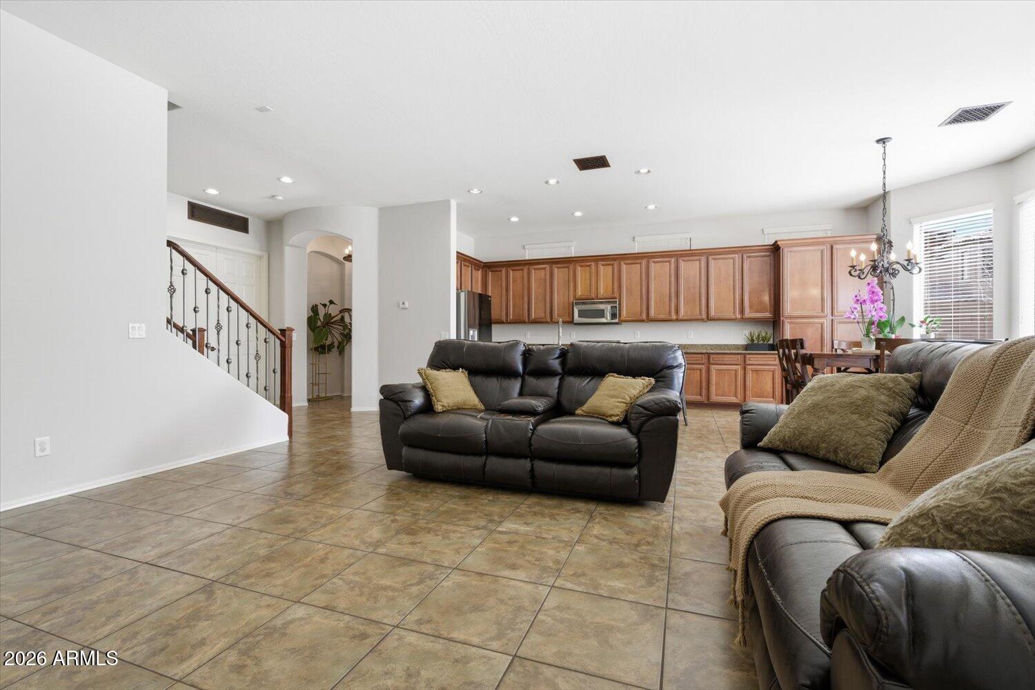 7253 E NATHAN Street