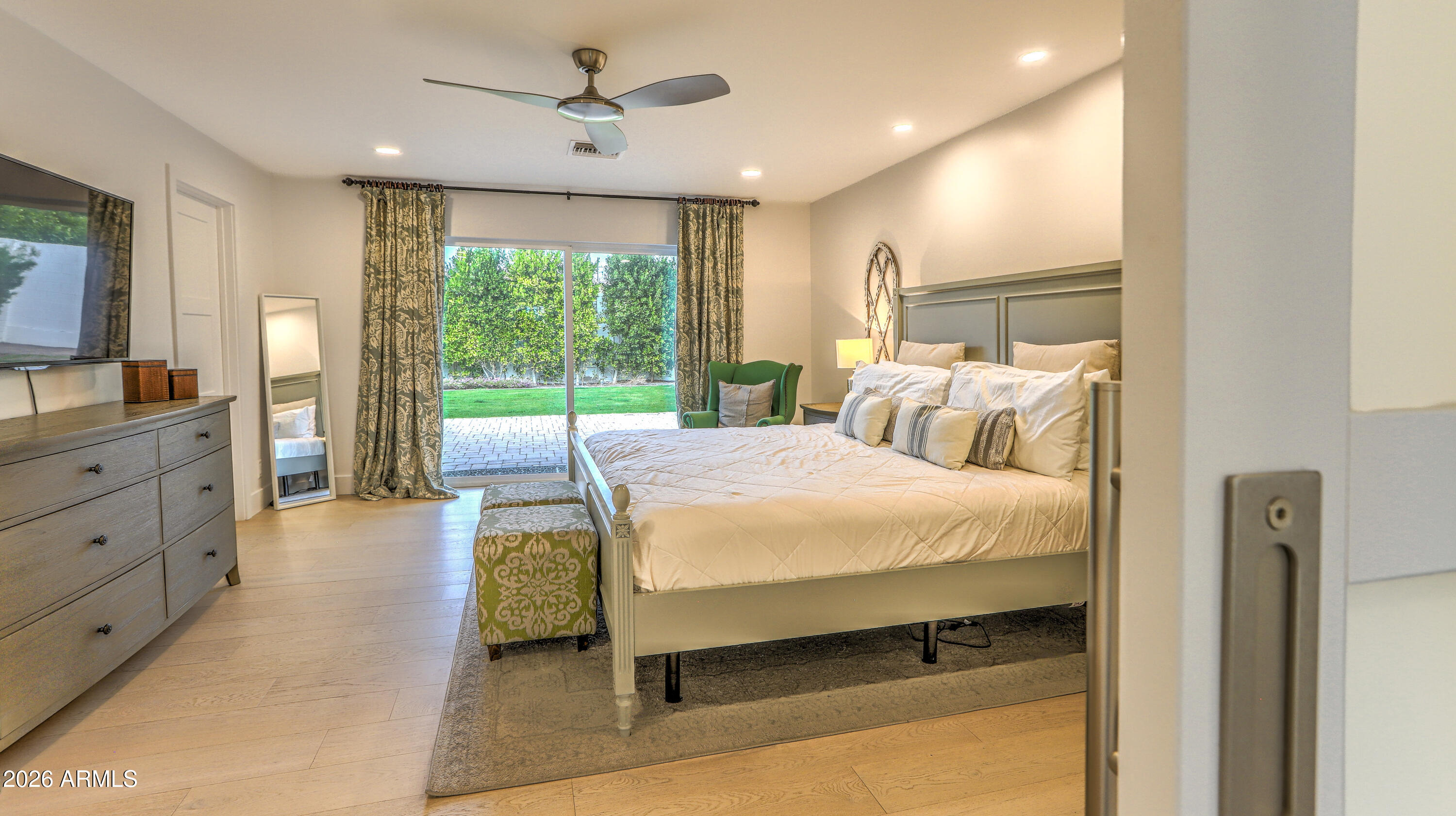 4846 E MITCHELL Drive