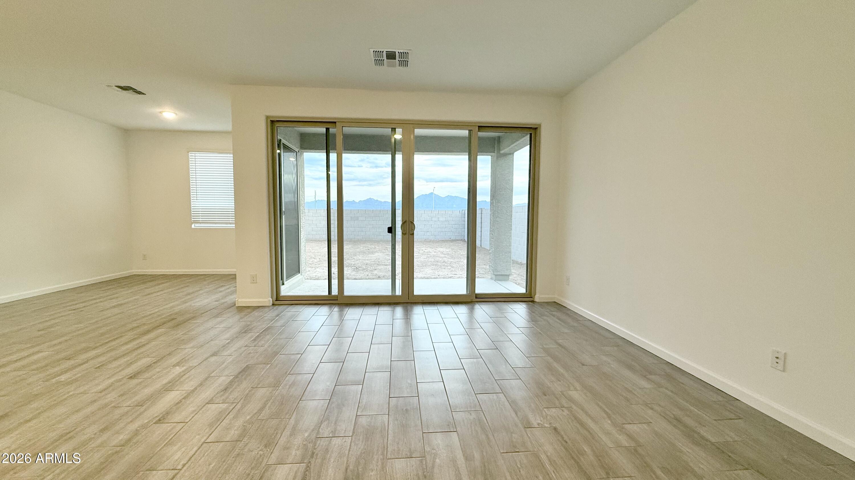 9549 W TAMARISK Avenue