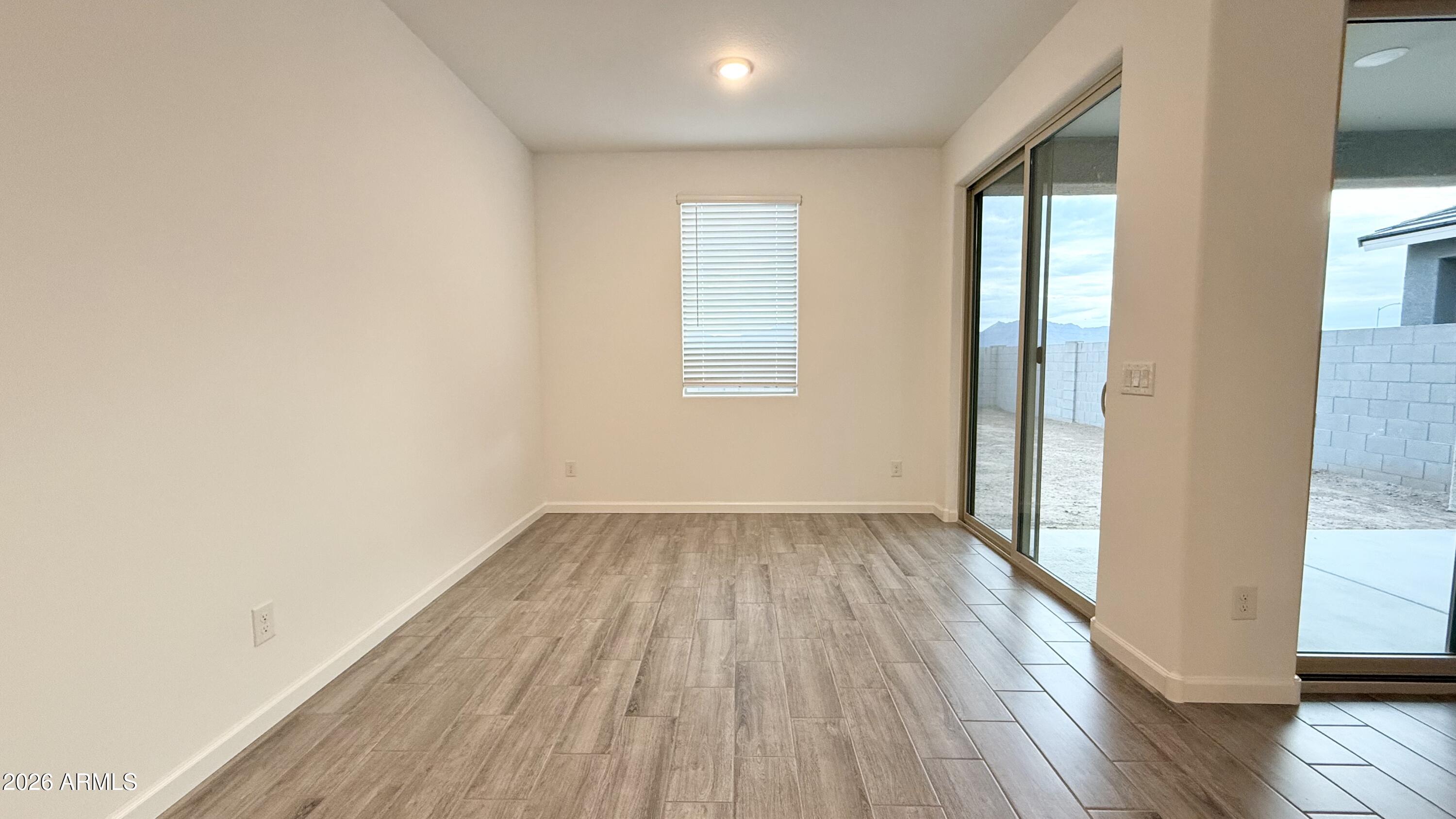 9549 W TAMARISK Avenue