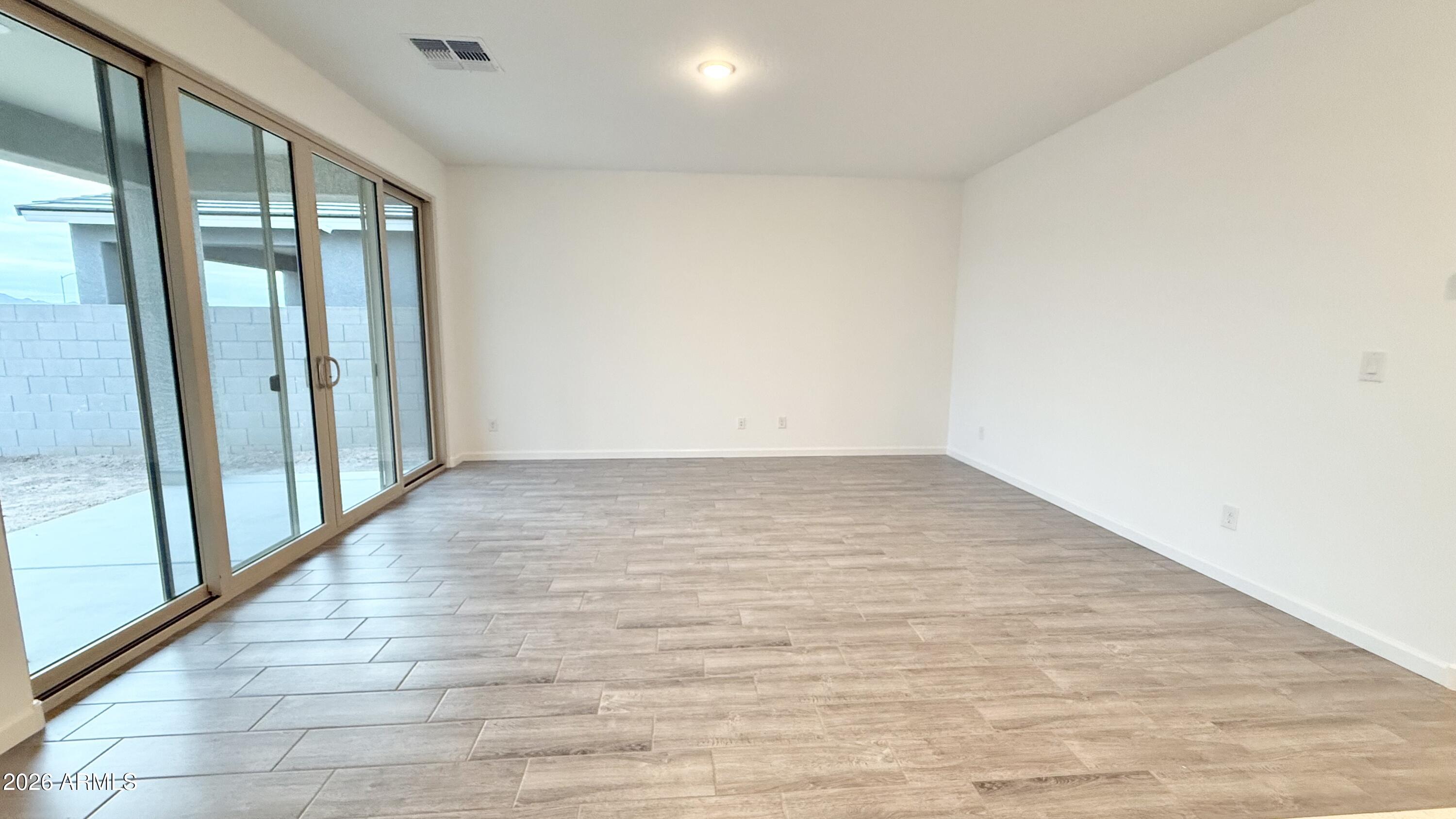 9549 W TAMARISK Avenue