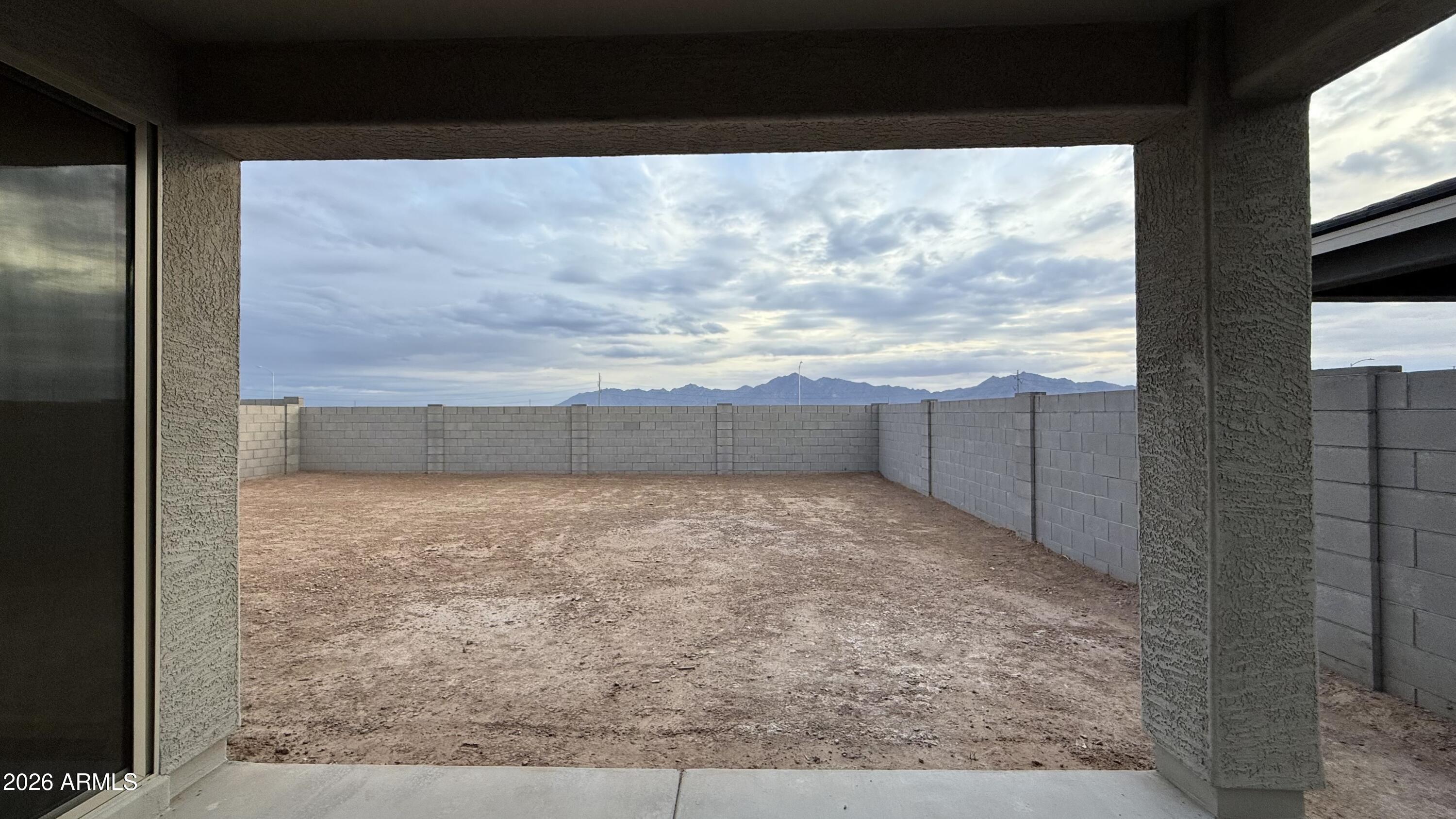 9549 W TAMARISK Avenue