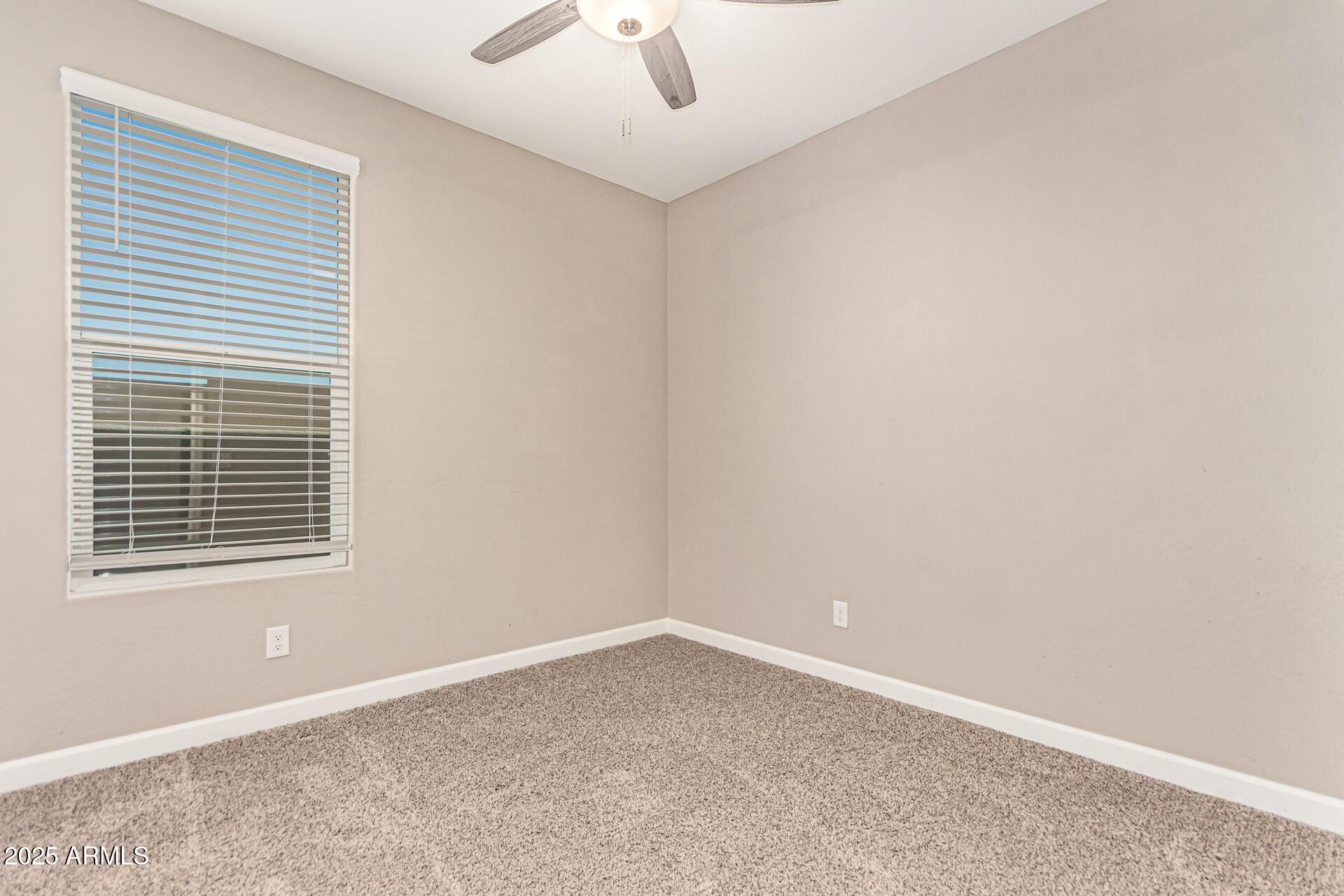 707 W HARTFORD Avenue