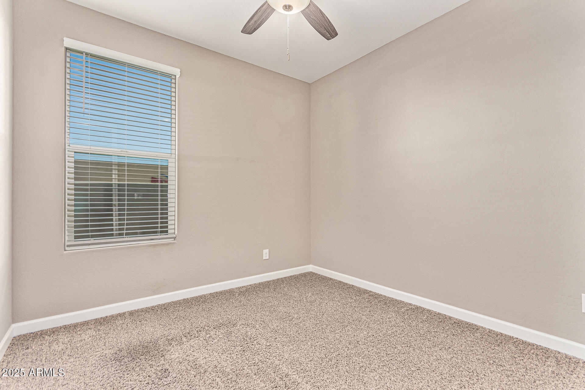 707 W HARTFORD Avenue