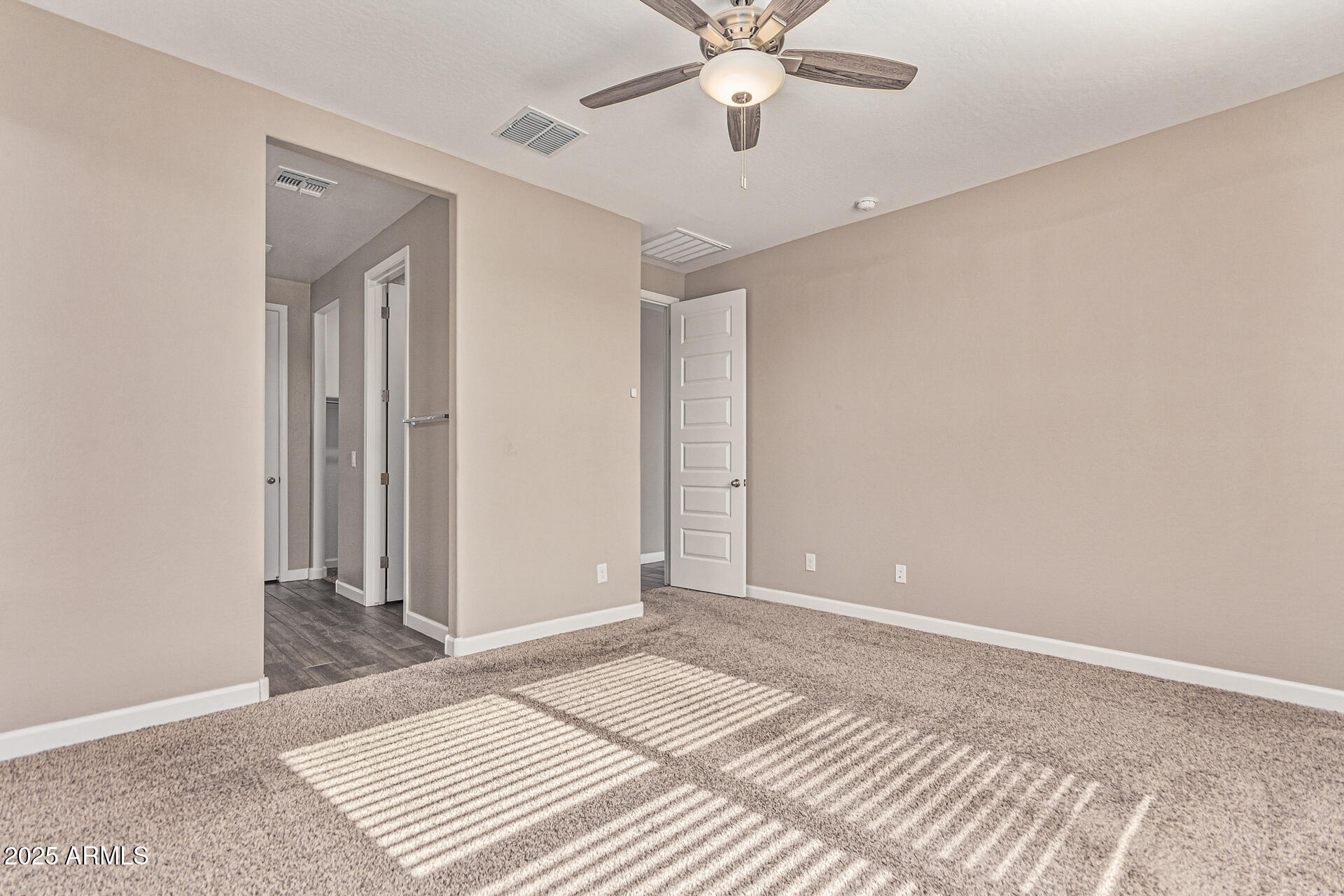 707 W HARTFORD Avenue