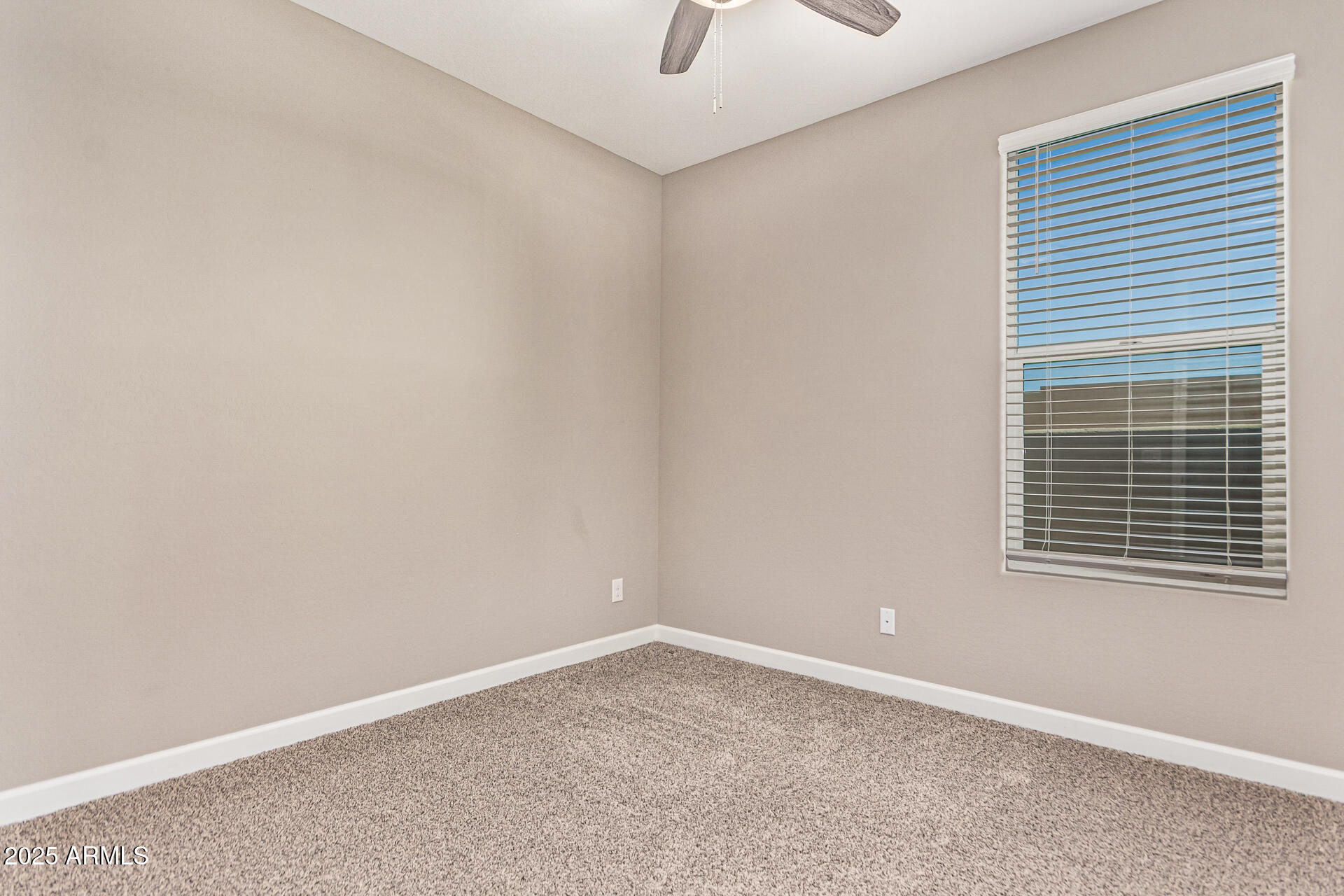 707 W HARTFORD Avenue