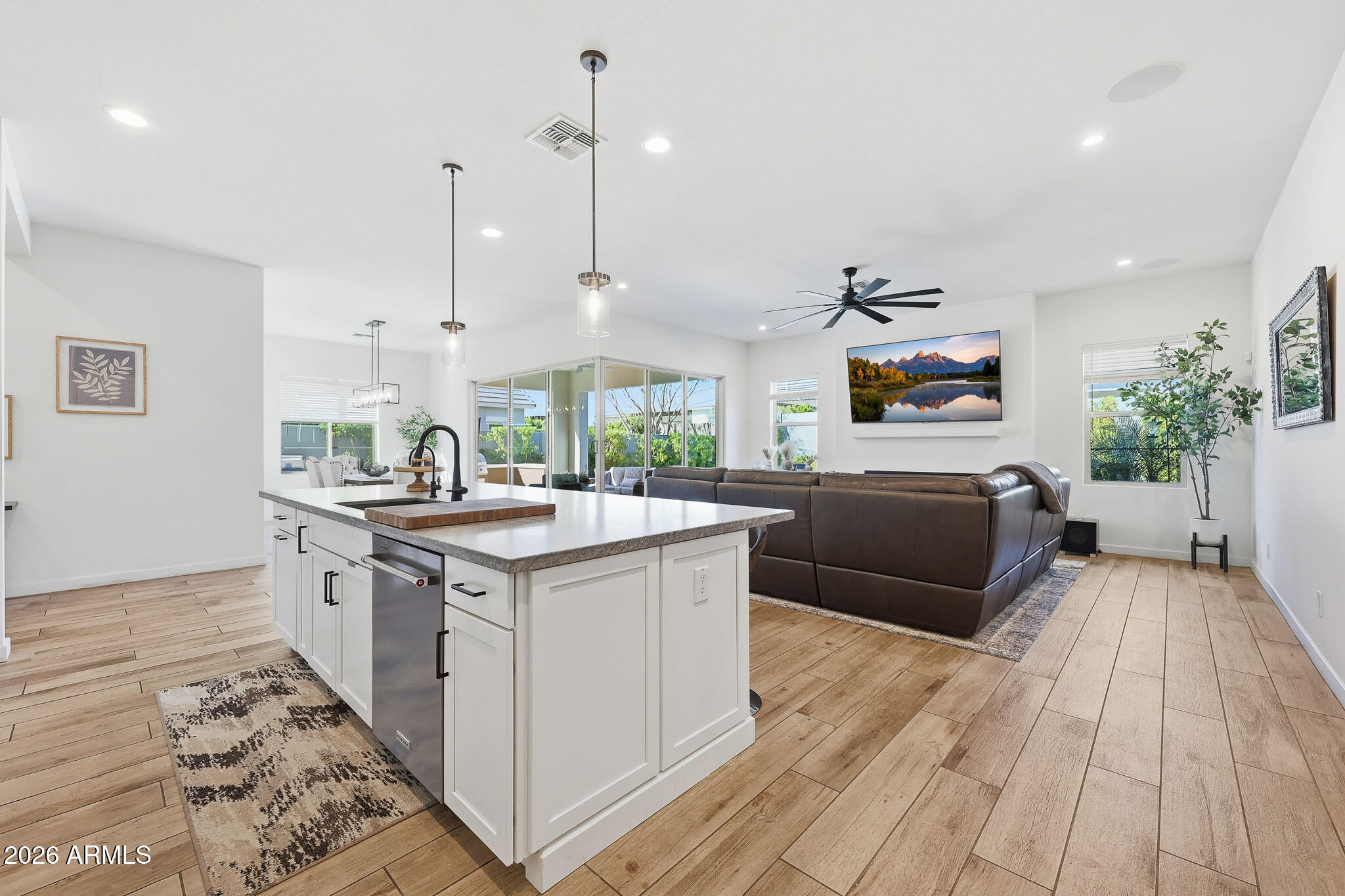 4416 E ROY ROGERS Road