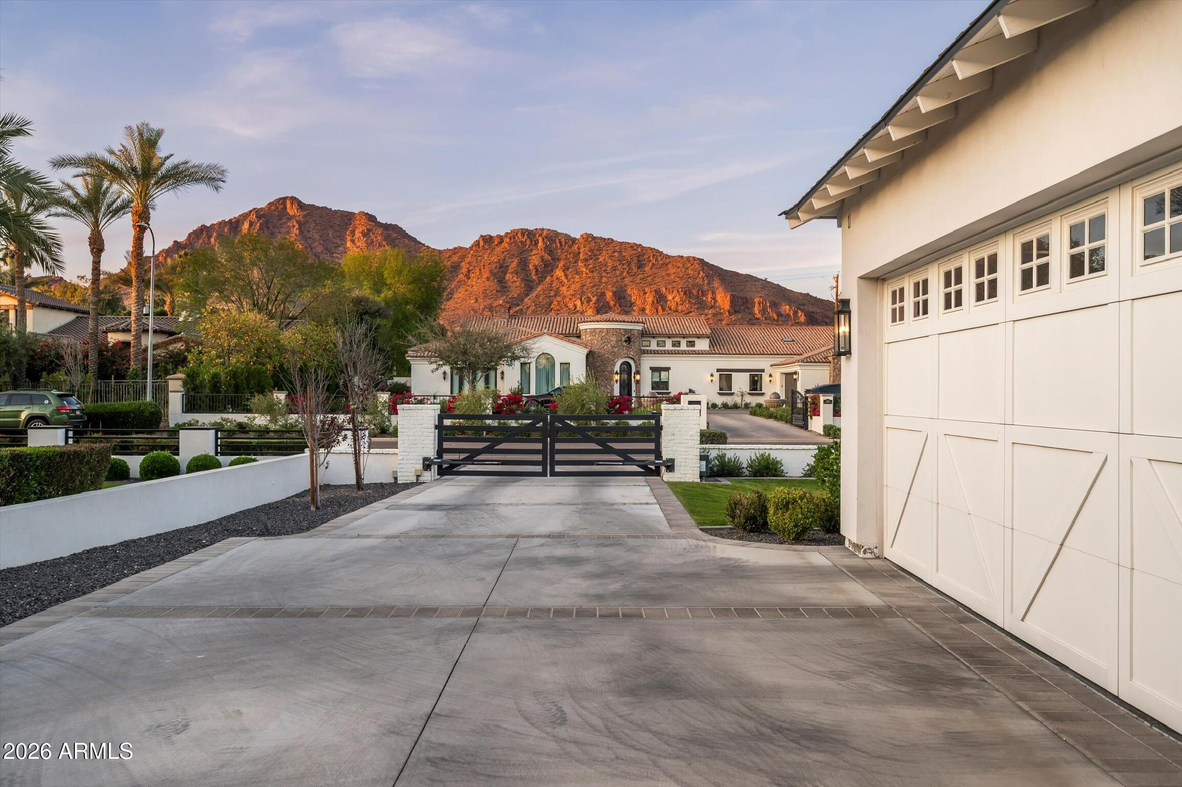 5903 E LAFAYETTE Boulevard