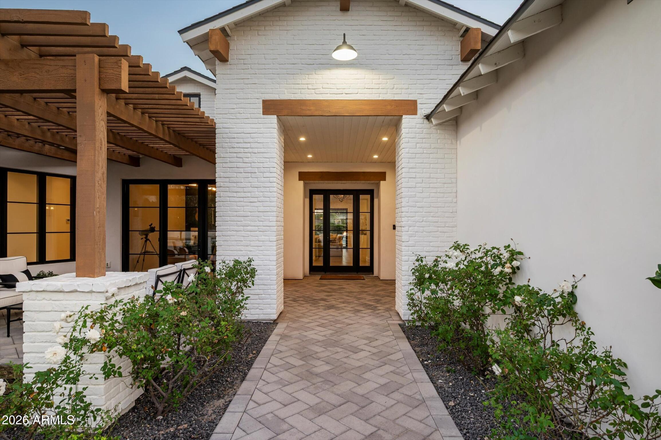 5903 E LAFAYETTE Boulevard