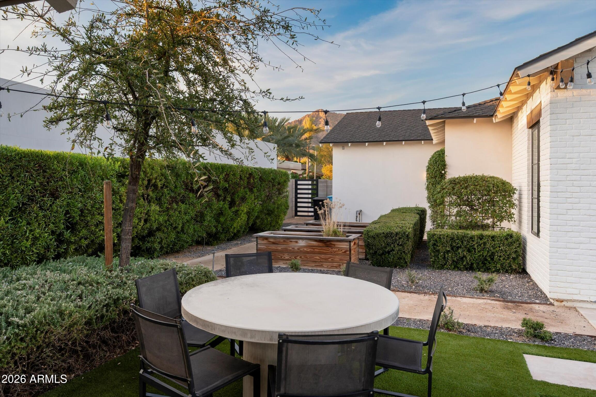 5903 E LAFAYETTE Boulevard