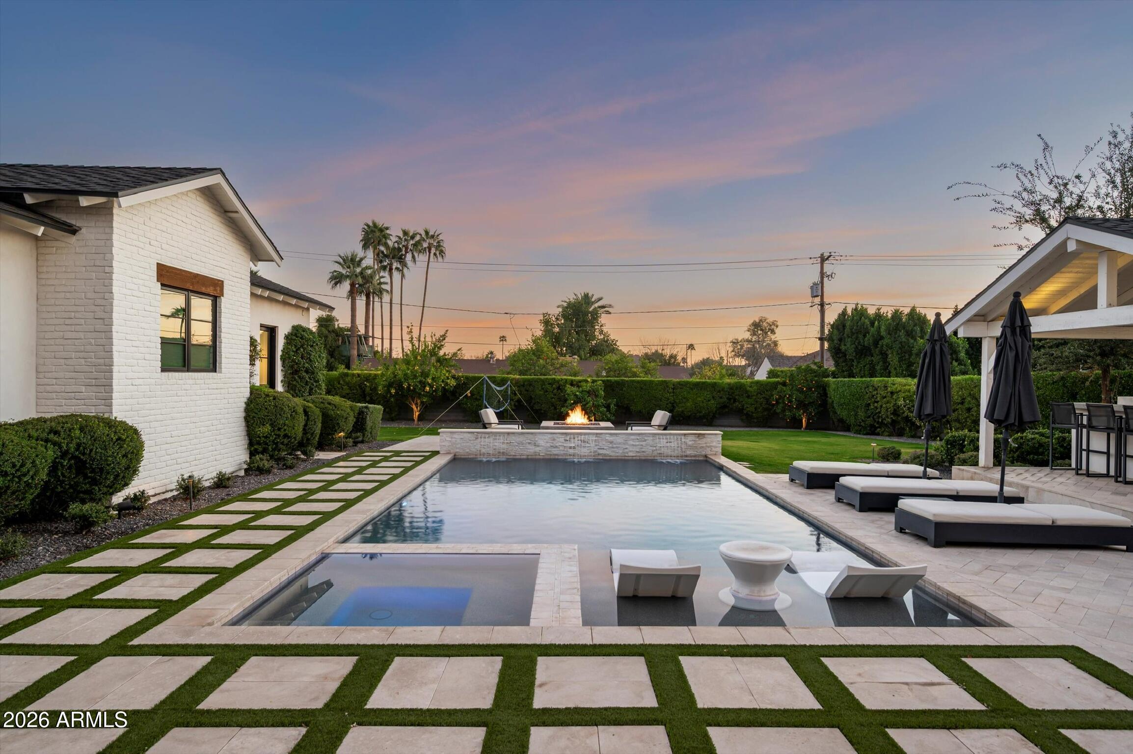 5903 E LAFAYETTE Boulevard