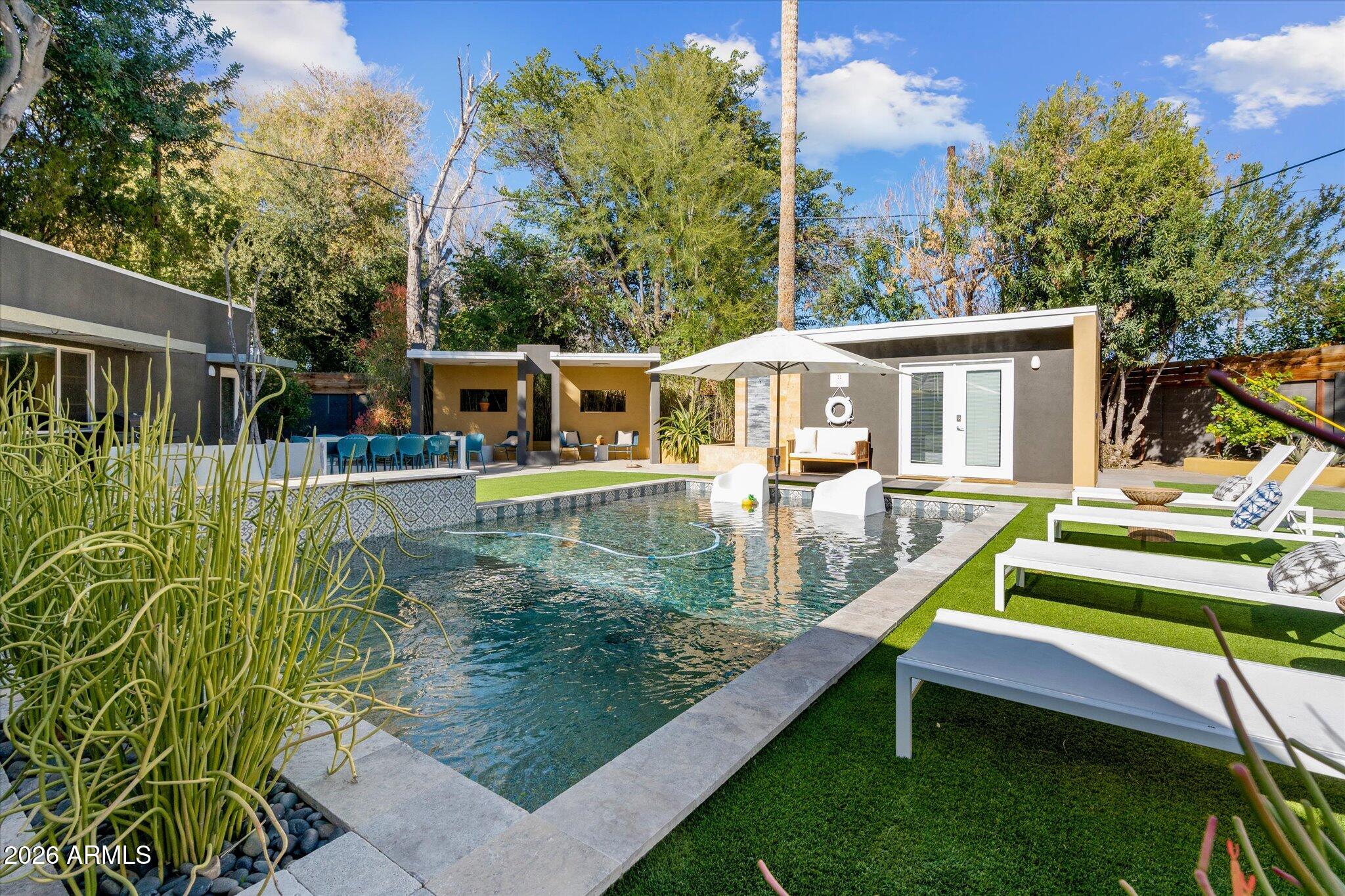 3812 E CORONADO Road