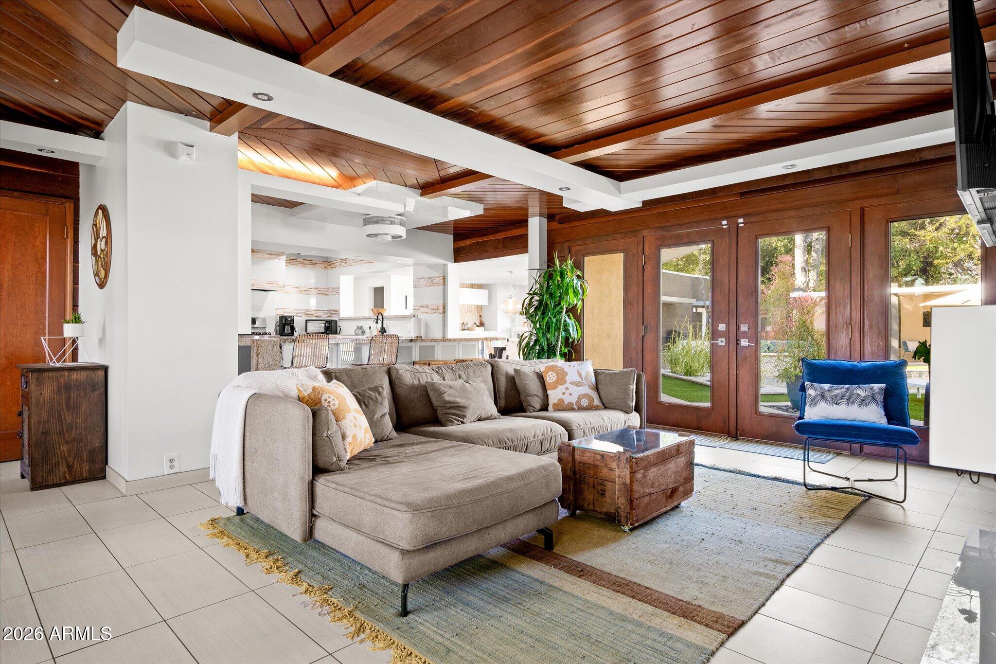 3812 E CORONADO Road