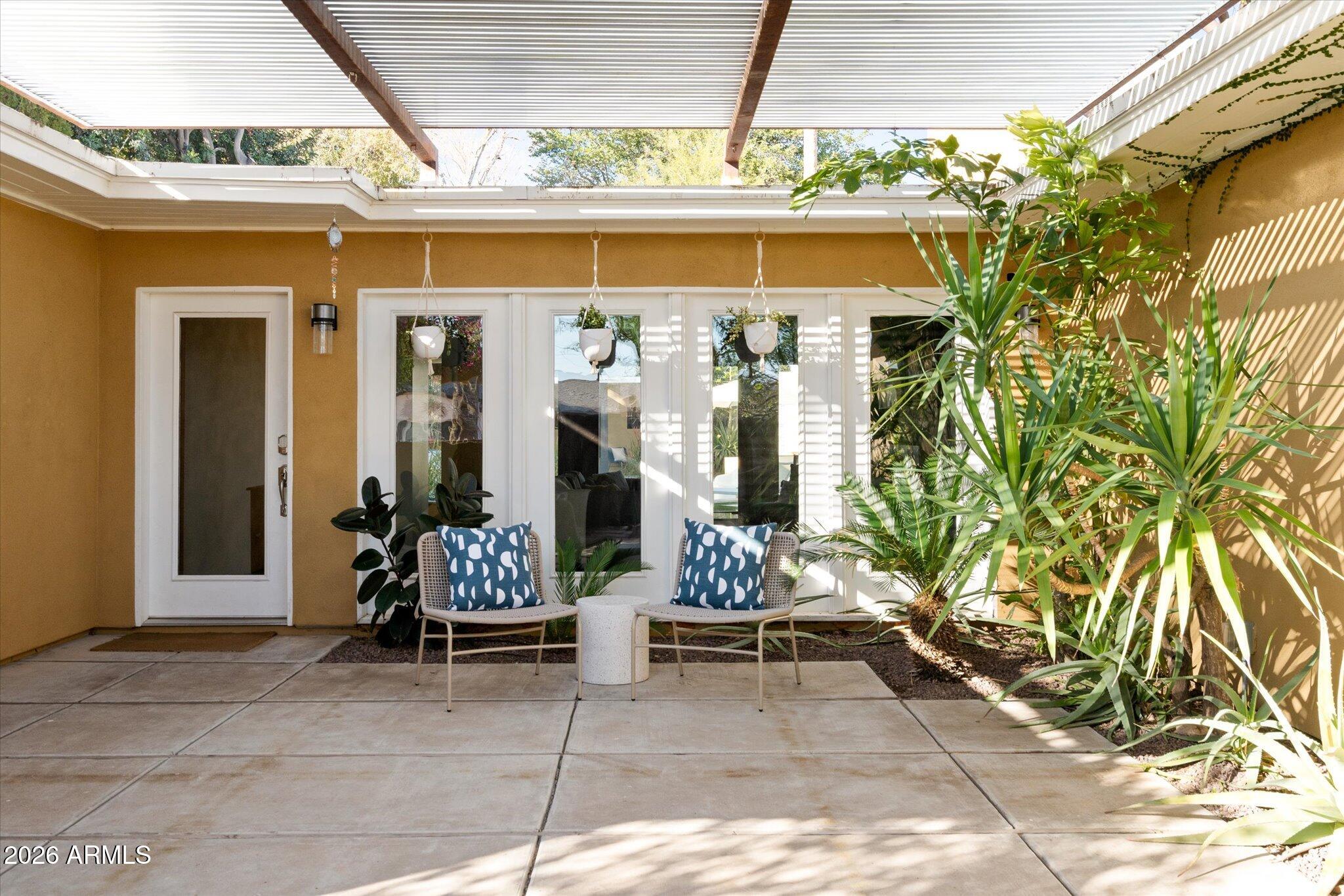 3812 E CORONADO Road