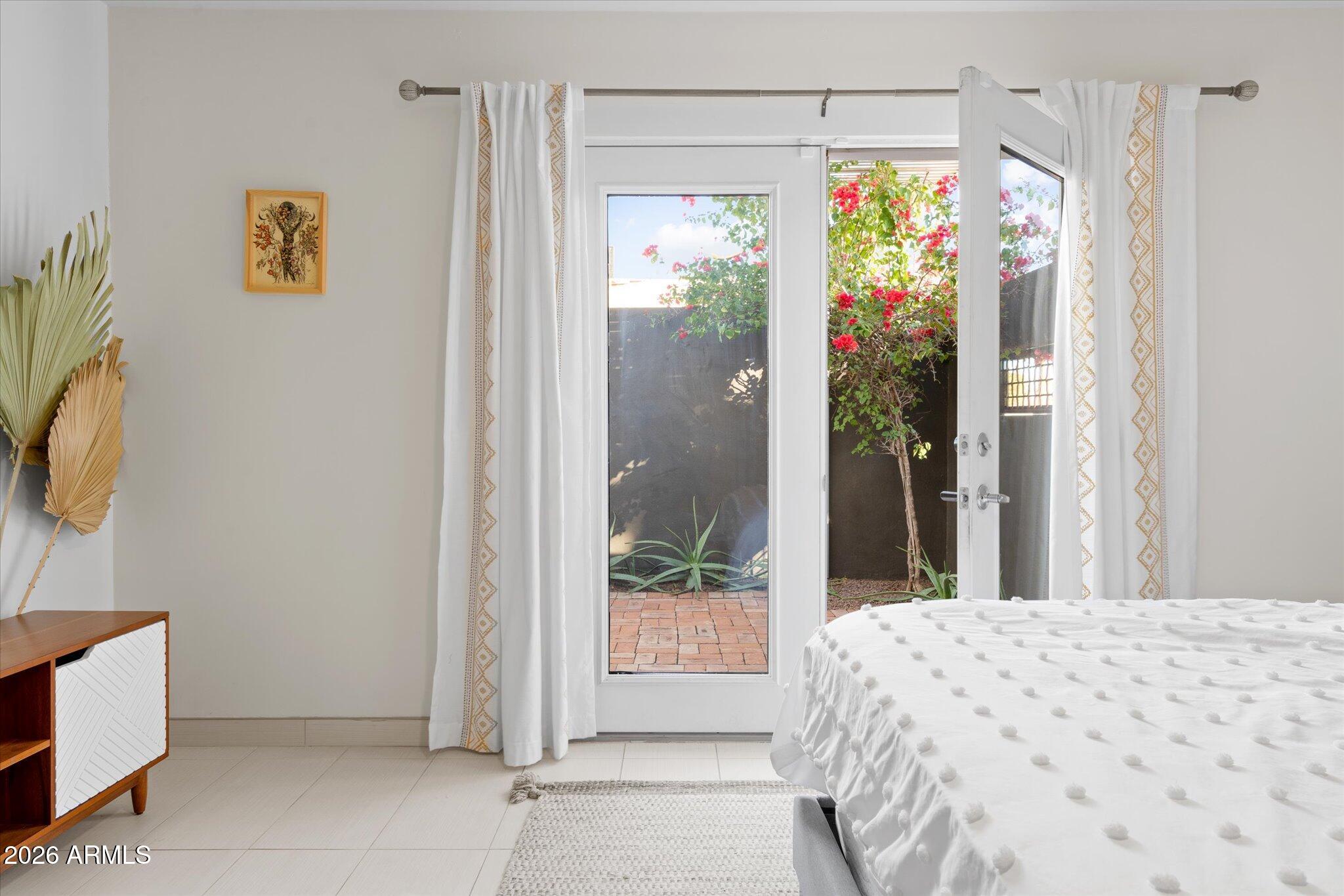 3812 E CORONADO Road