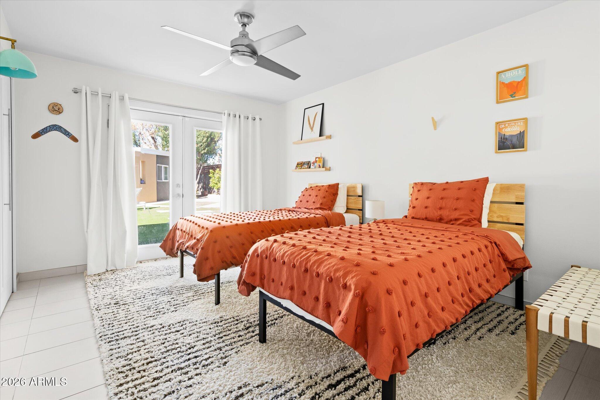 3812 E CORONADO Road