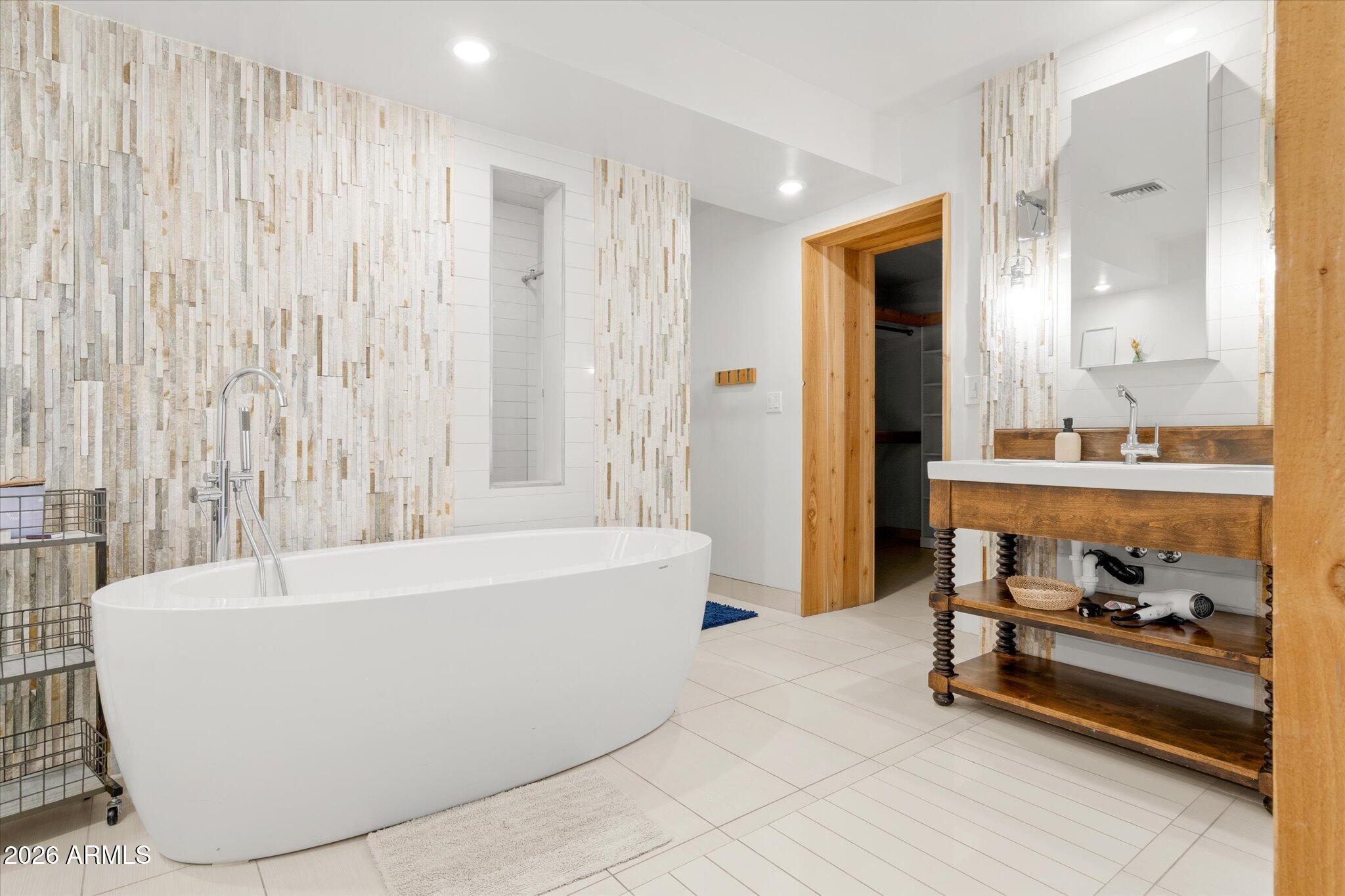 3812 E CORONADO Road