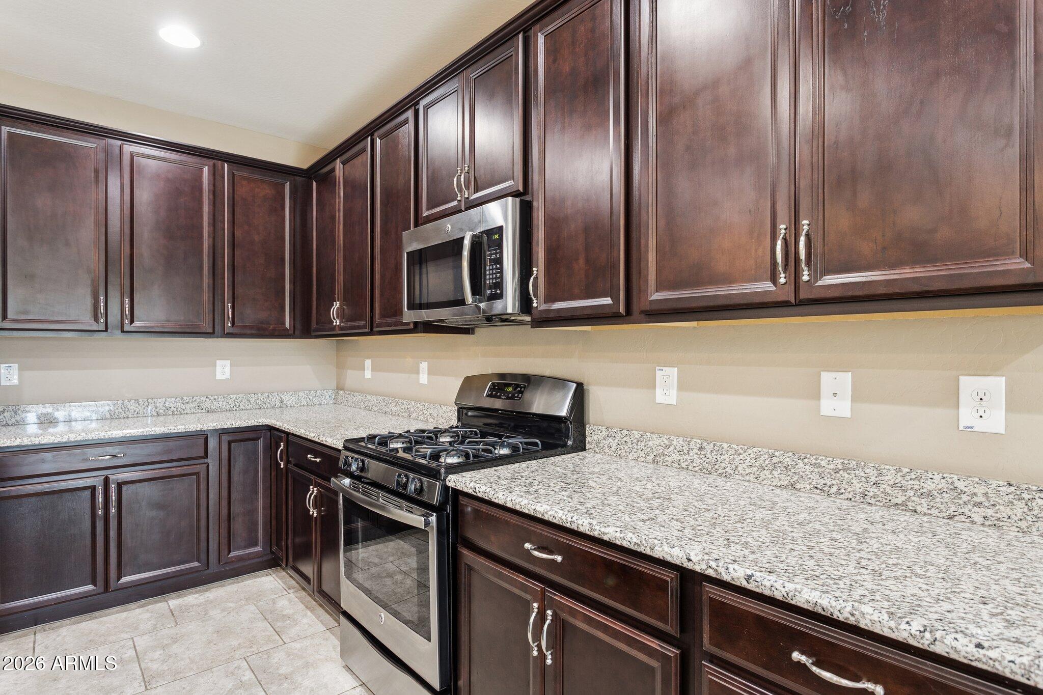 12151 W Davis Lane