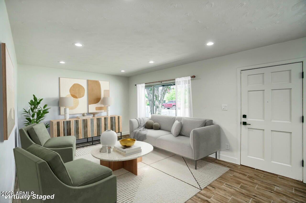 2509 E COOLIDGE Street